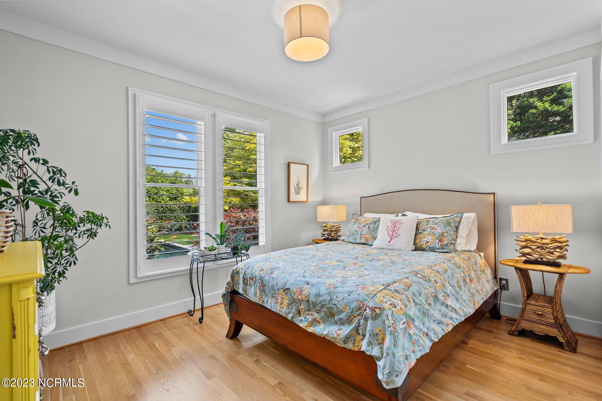 6909 Airlie Oaks Lane