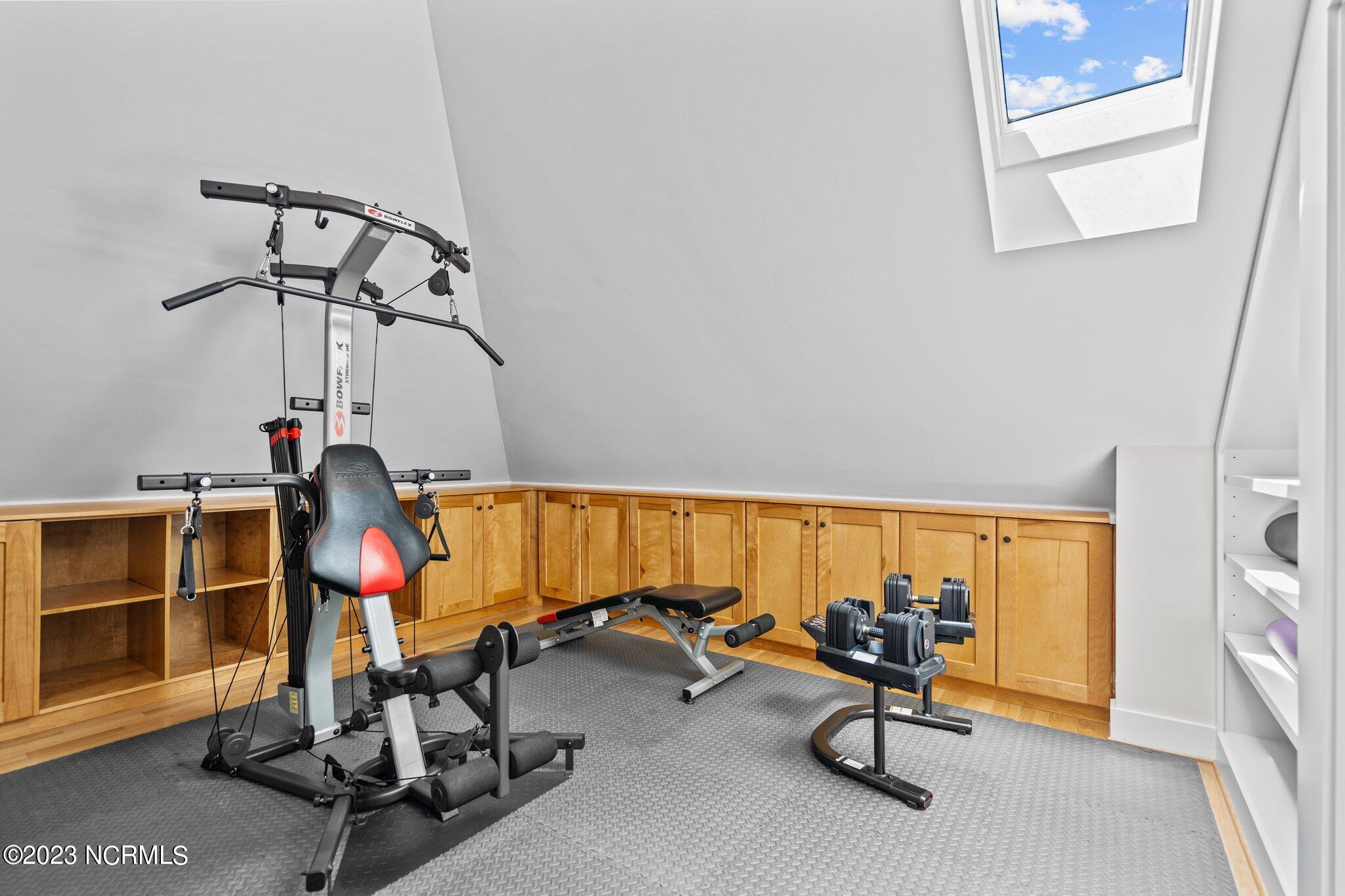 6909 Airlie Oaks Lane