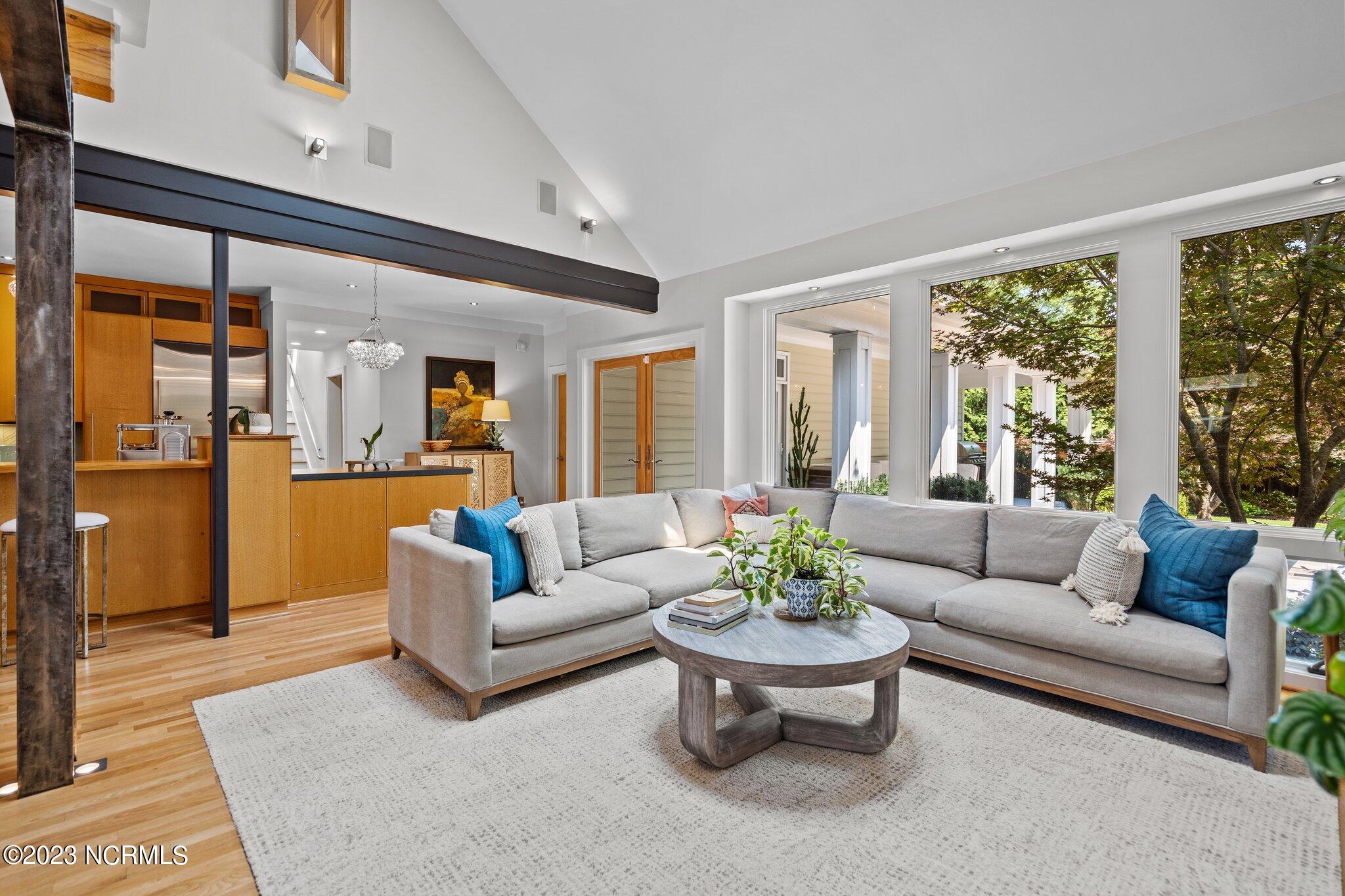 6909 Airlie Oaks Lane