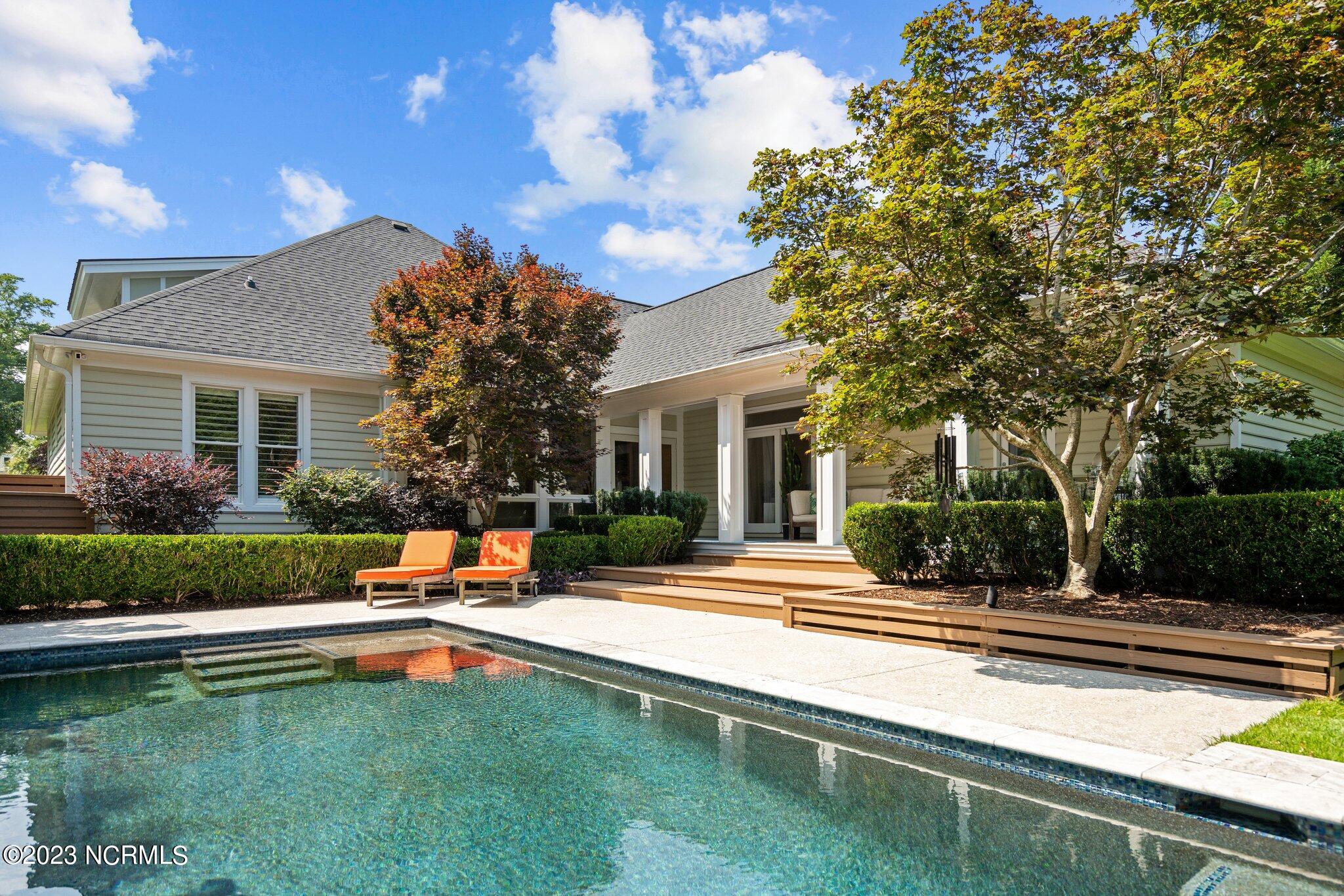 6909 Airlie Oaks Lane