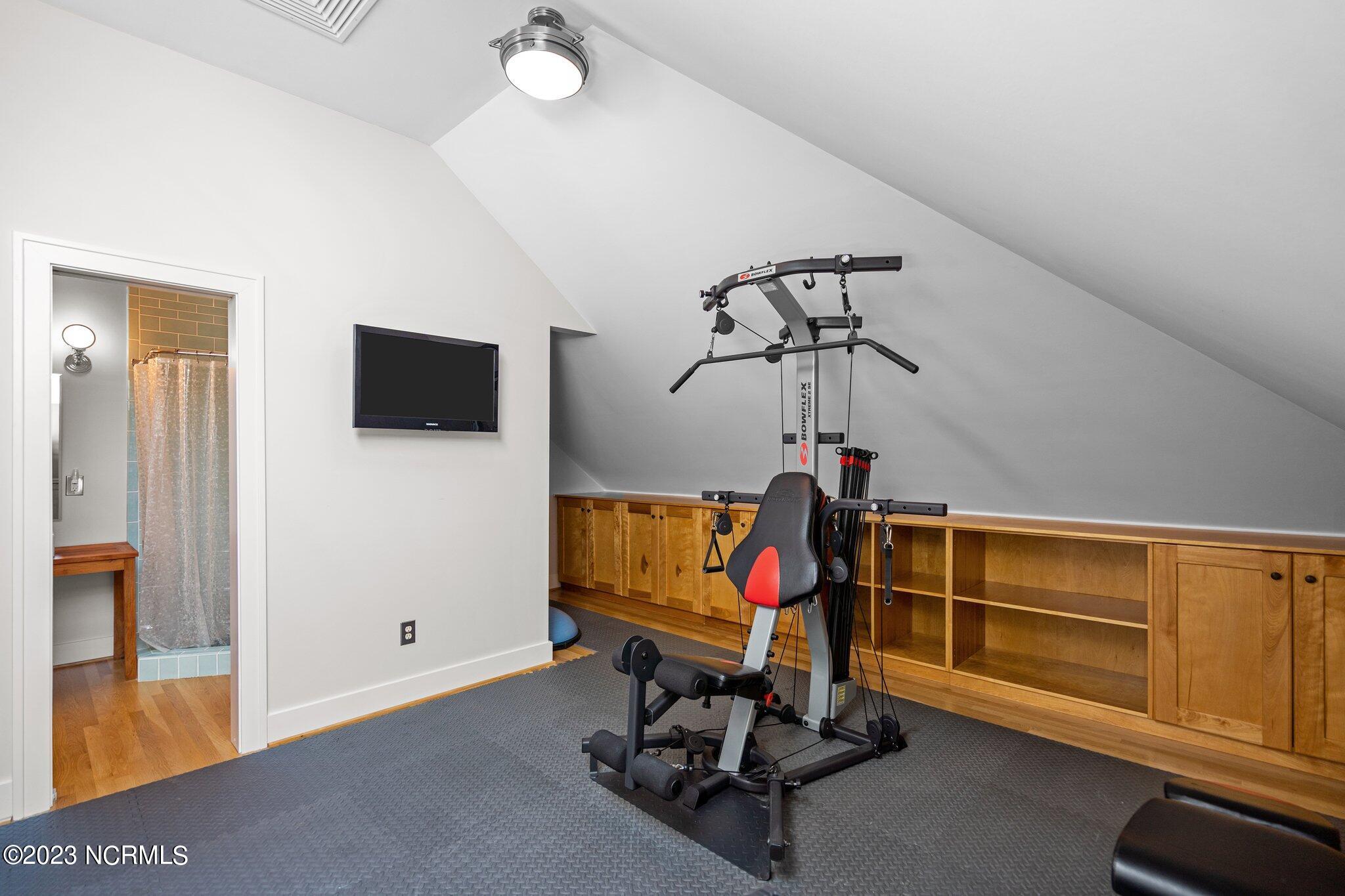 6909 Airlie Oaks Lane