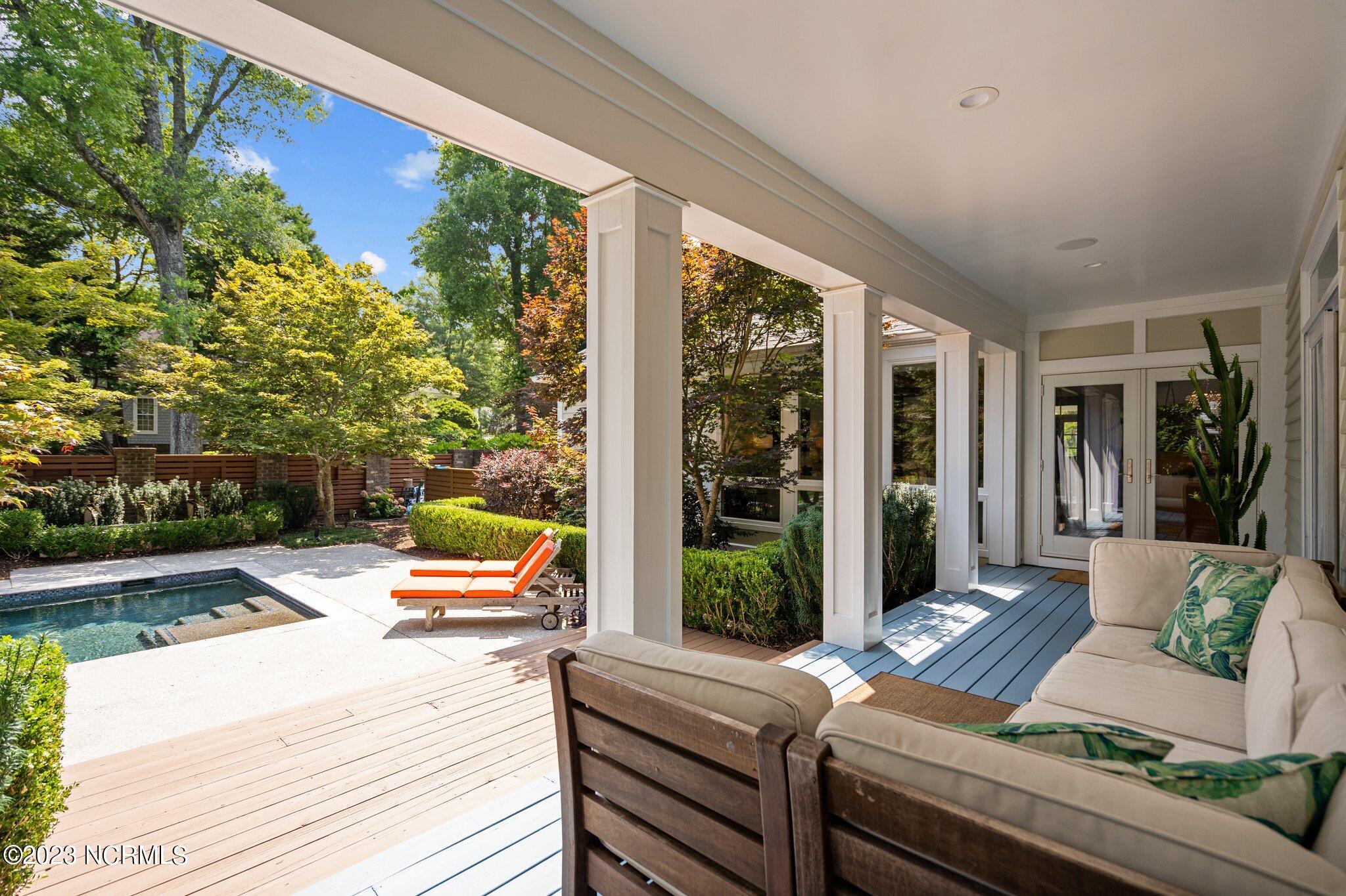 6909 Airlie Oaks Lane