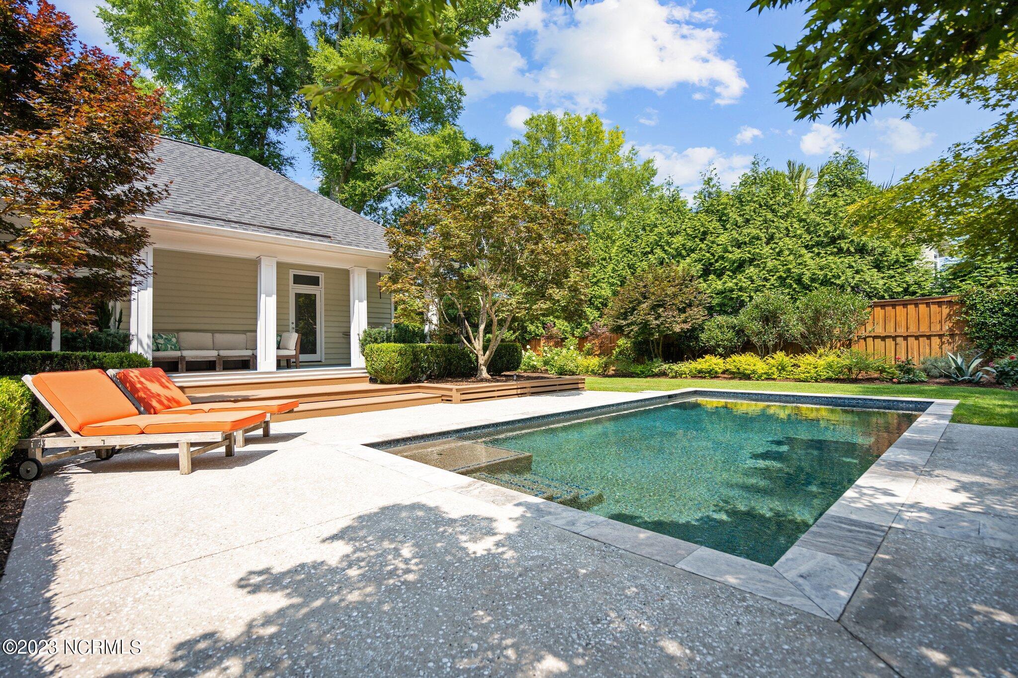 6909 Airlie Oaks Lane