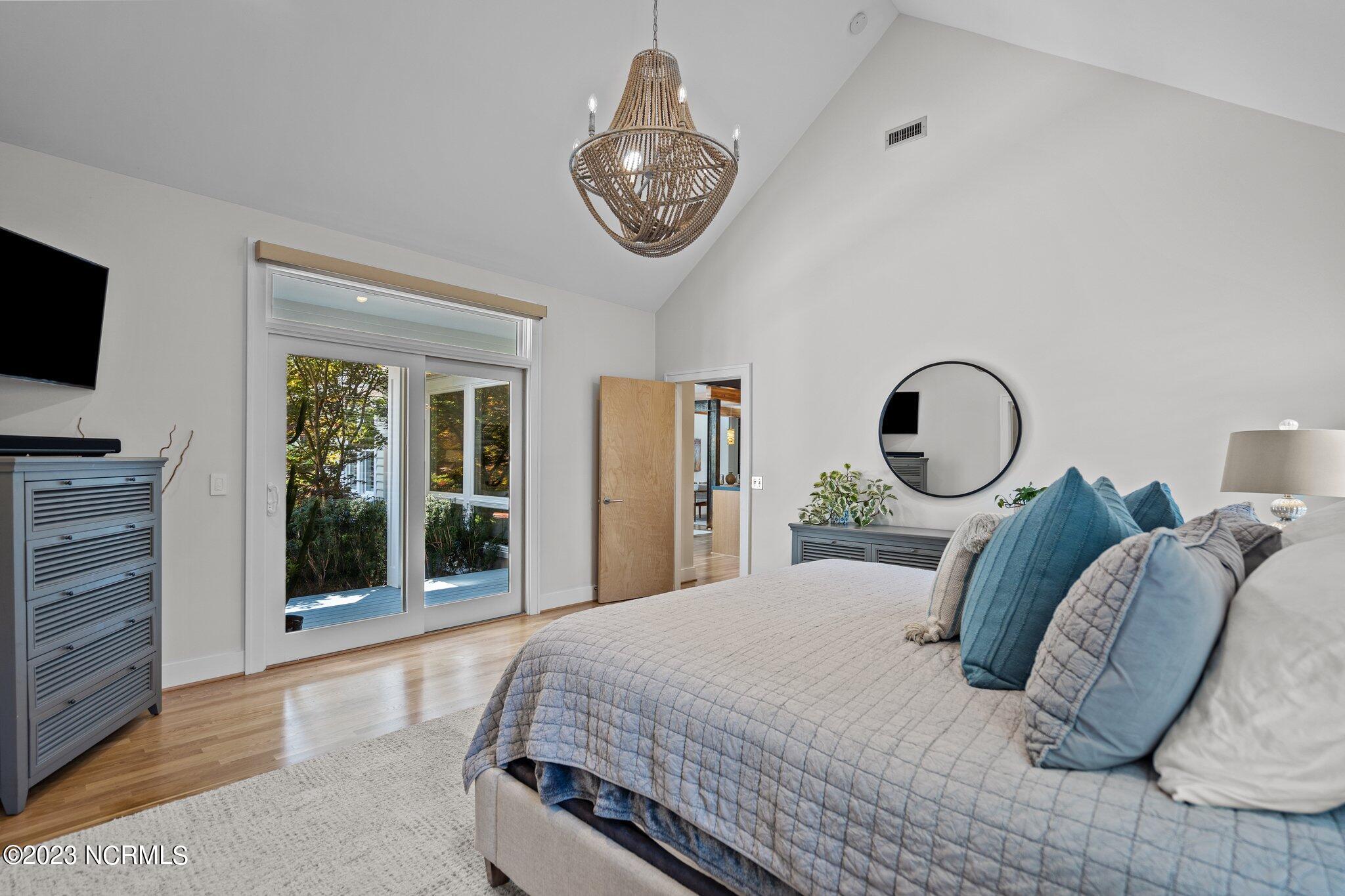 6909 Airlie Oaks Lane