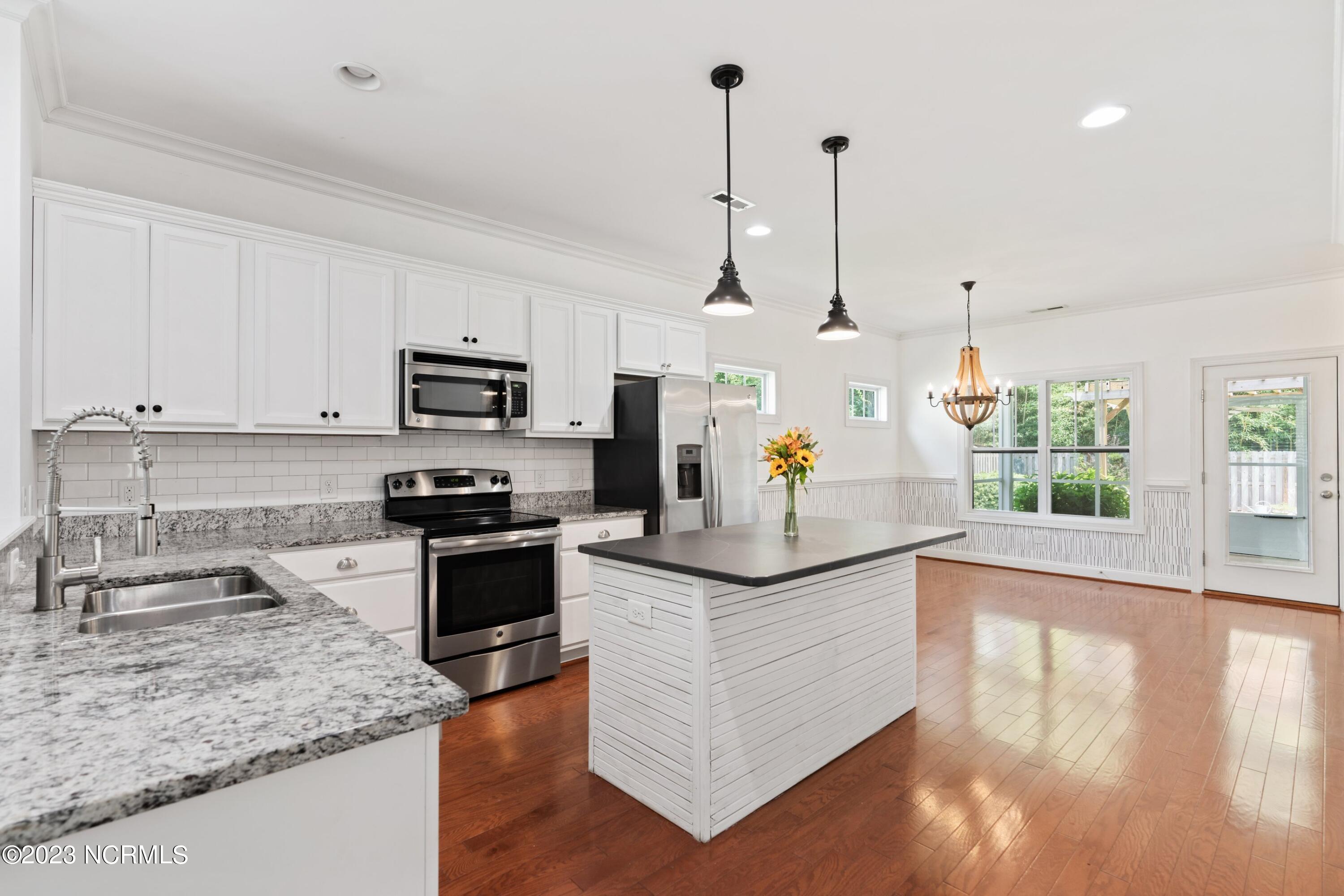 390 Southbend Court NE