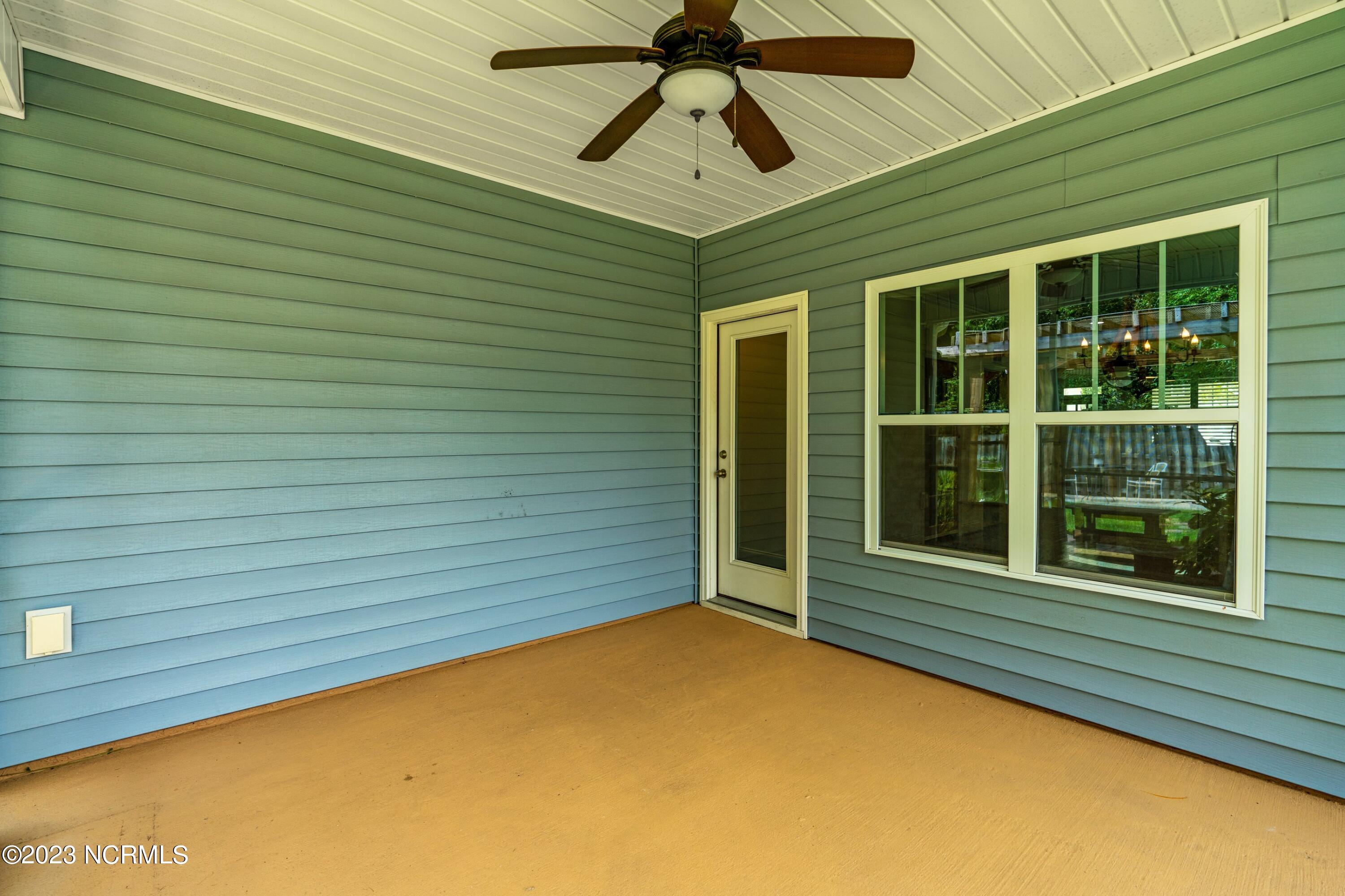 390 Southbend Court NE