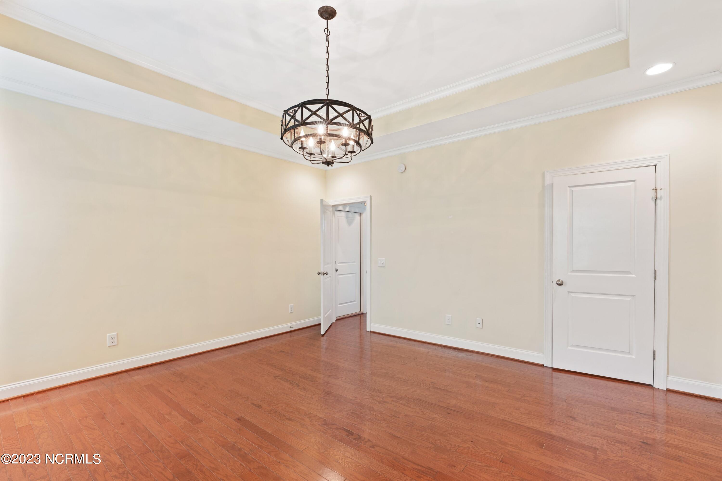 390 Southbend Court NE