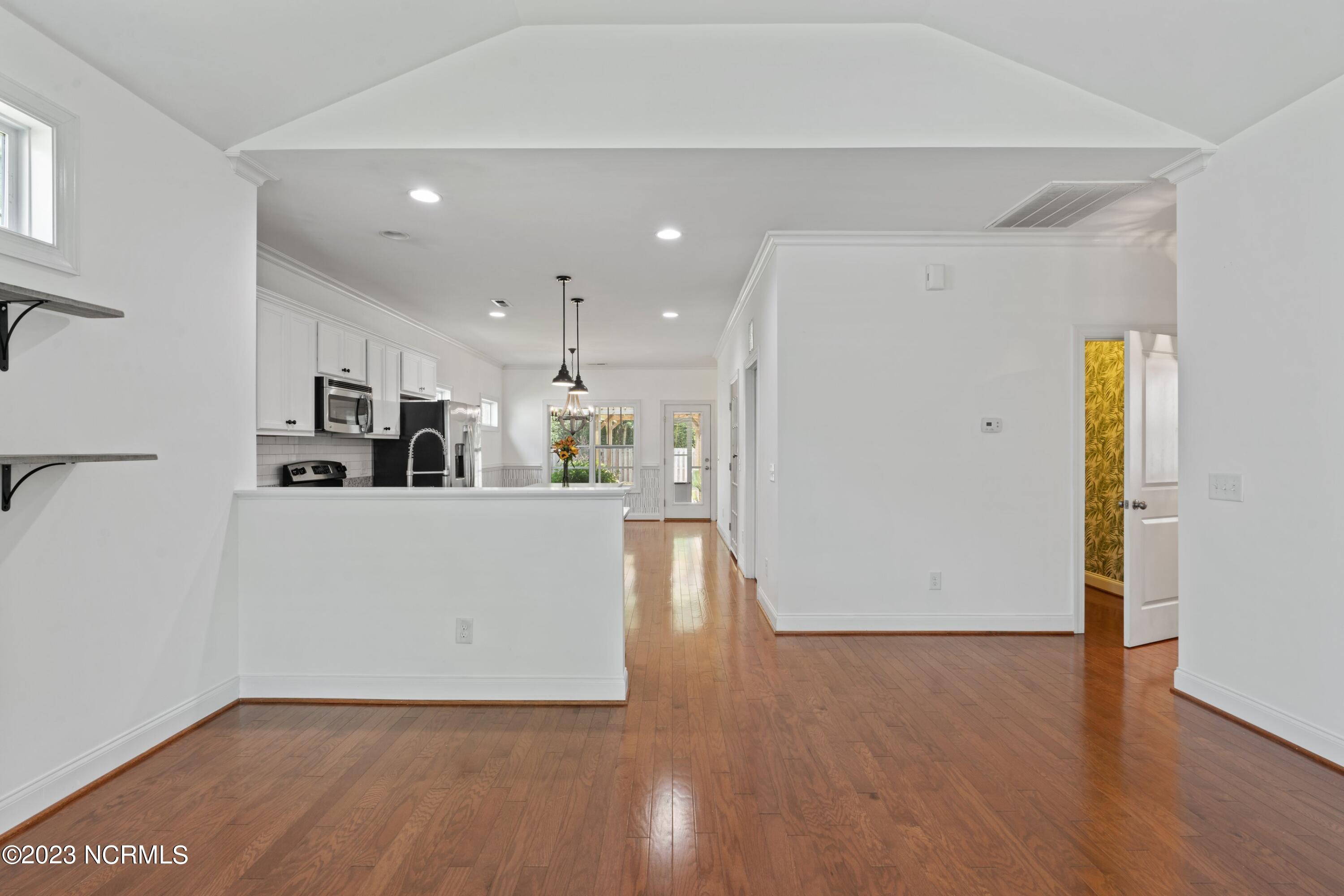 390 Southbend Court NE