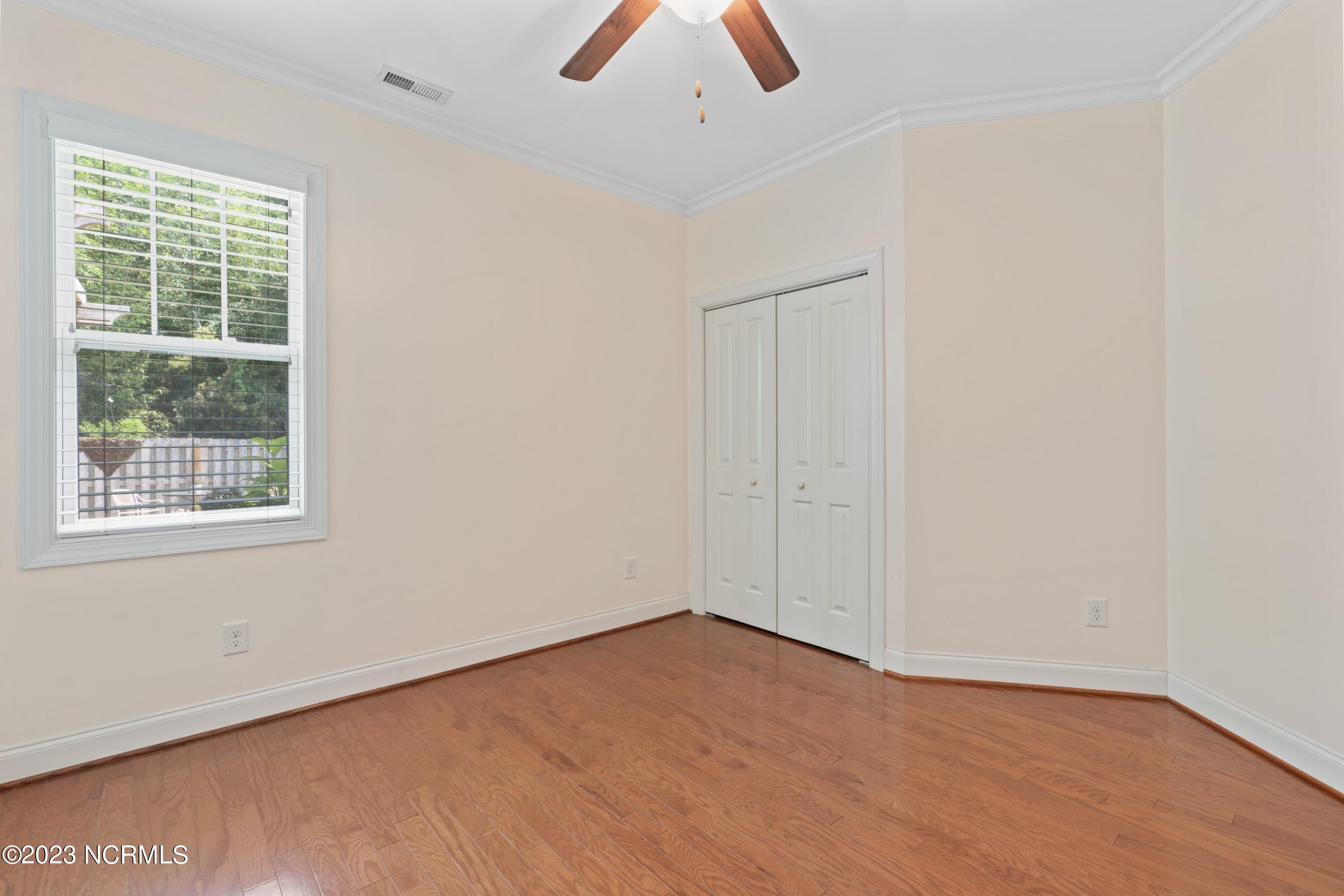 390 Southbend Court NE