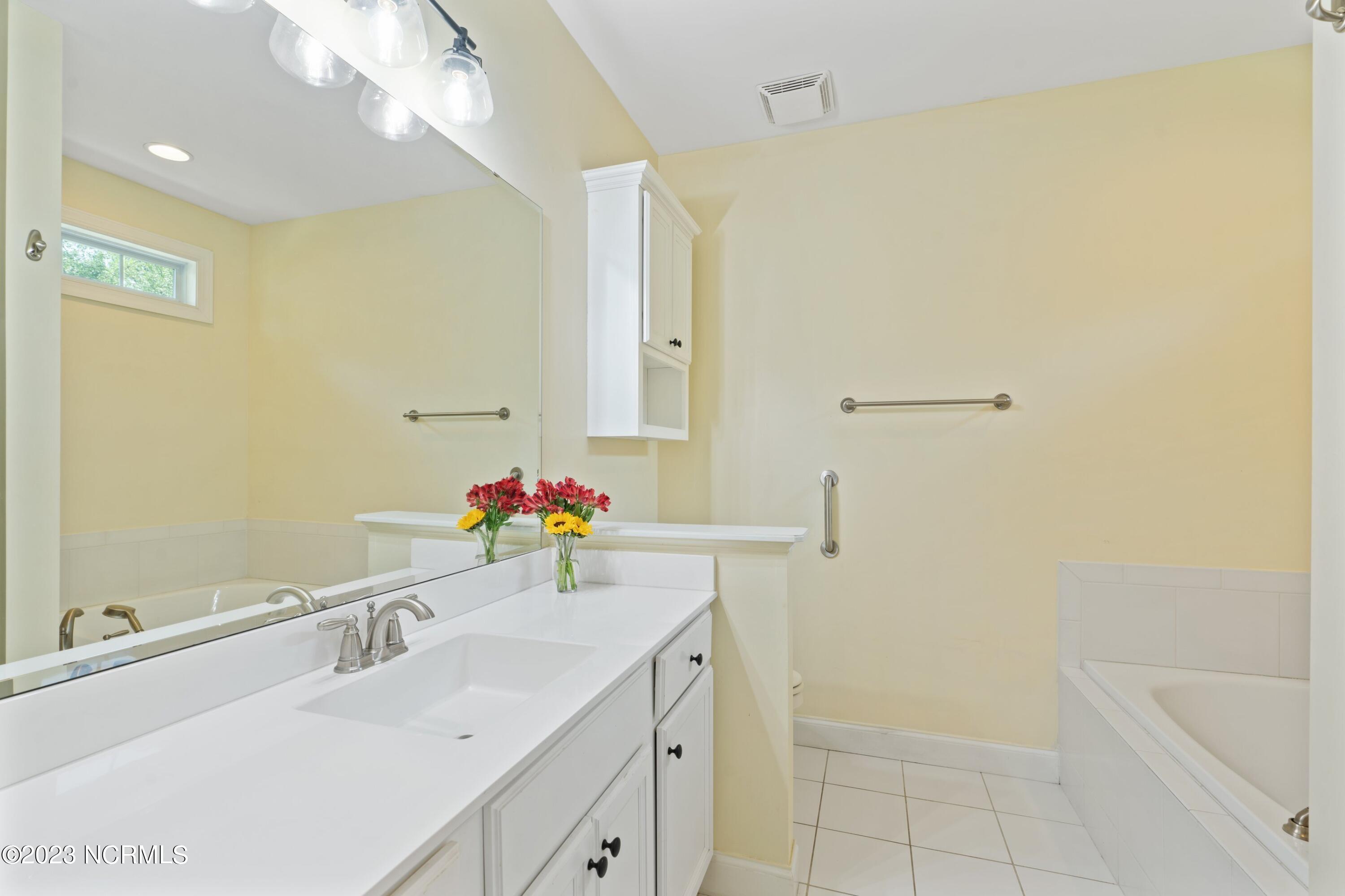 390 Southbend Court NE