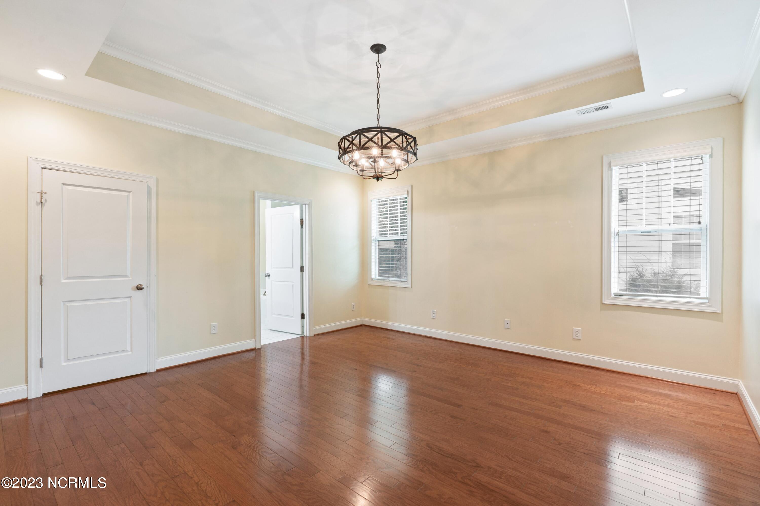 390 Southbend Court NE