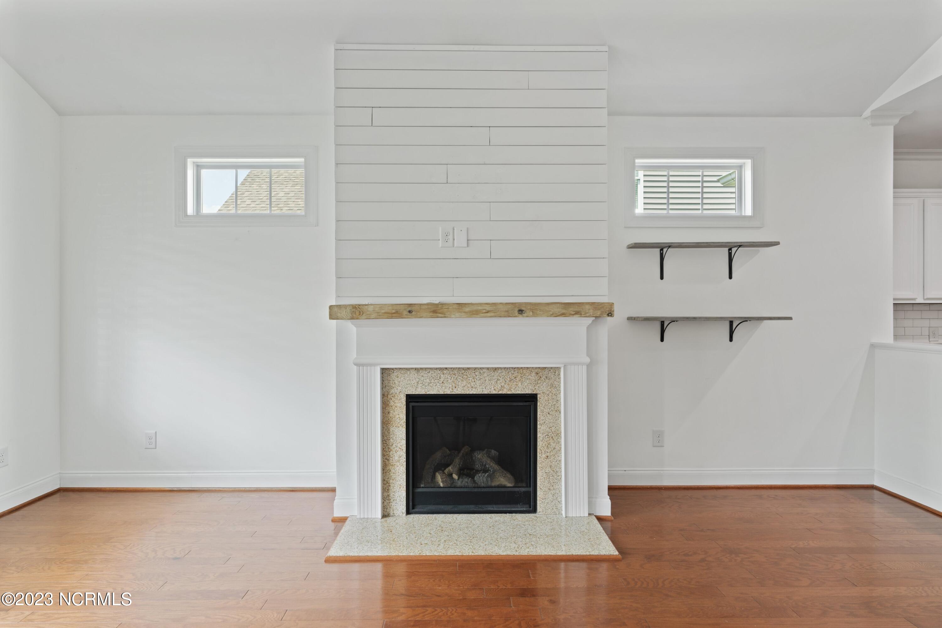 390 Southbend Court NE