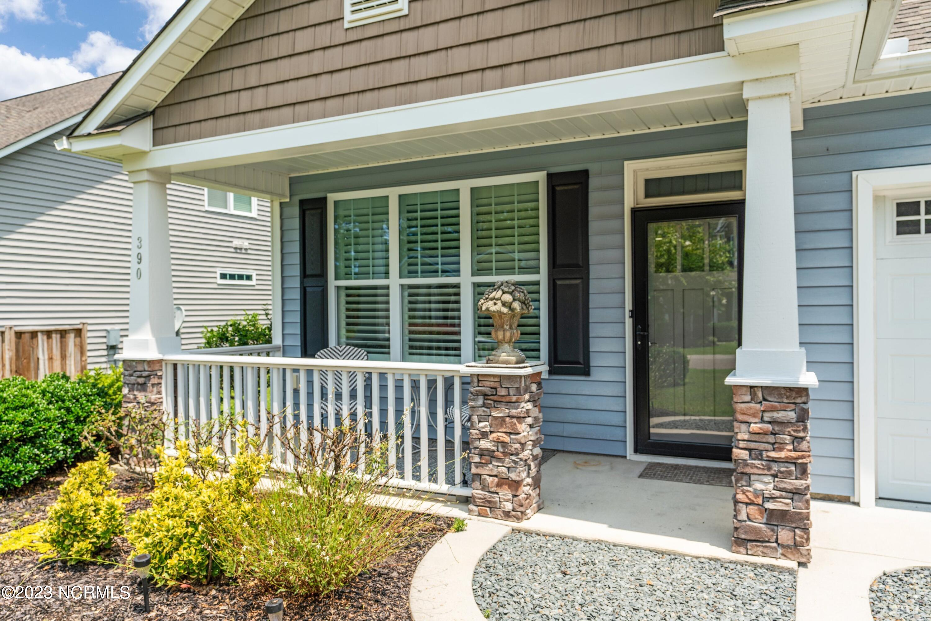 390 Southbend Court NE