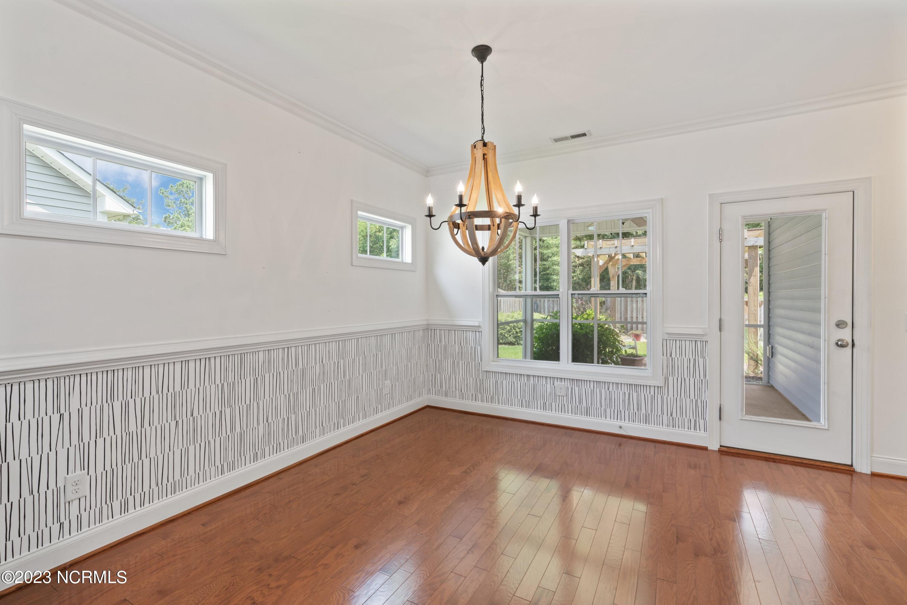 390 Southbend Court NE