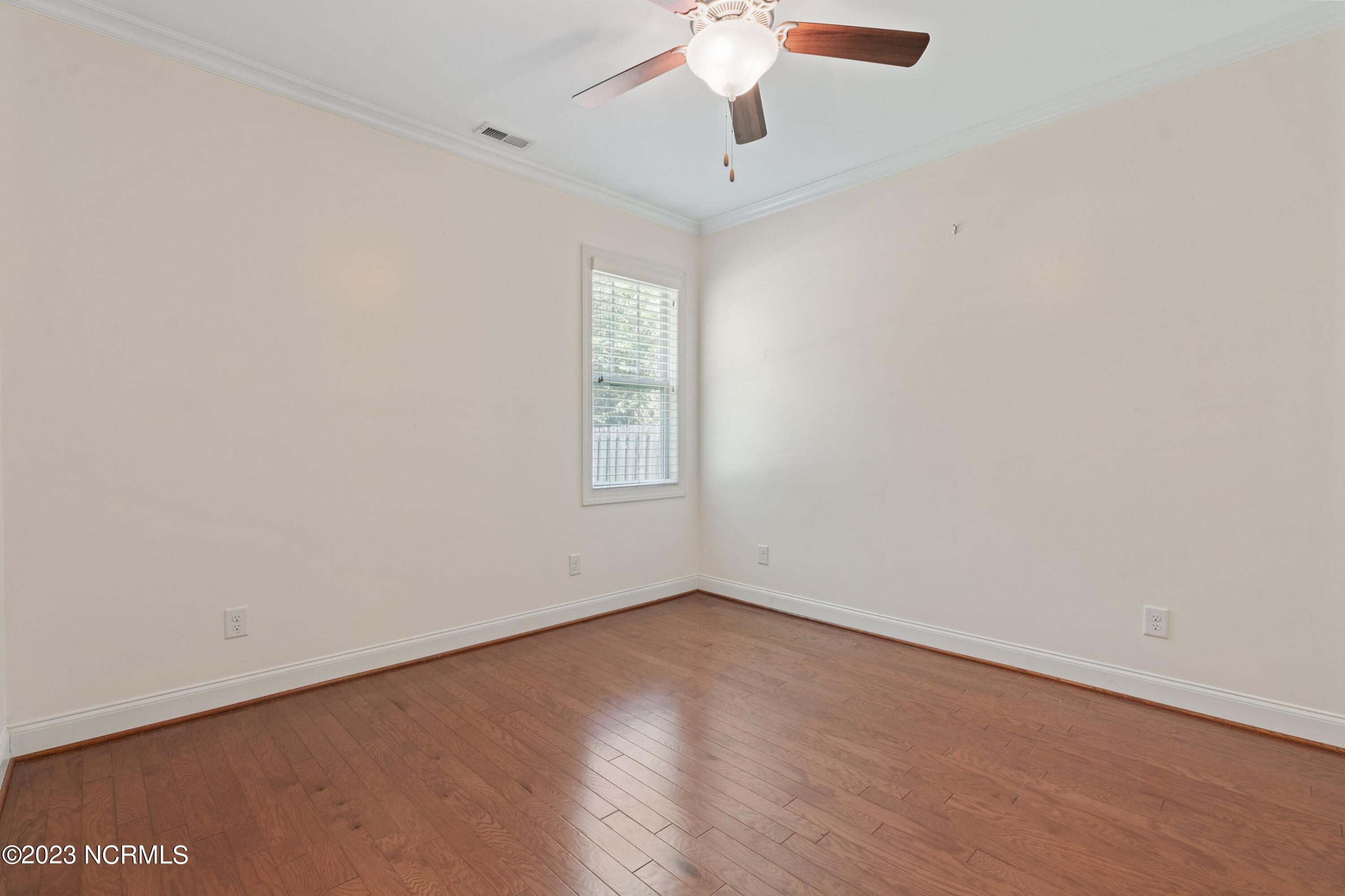 390 Southbend Court NE