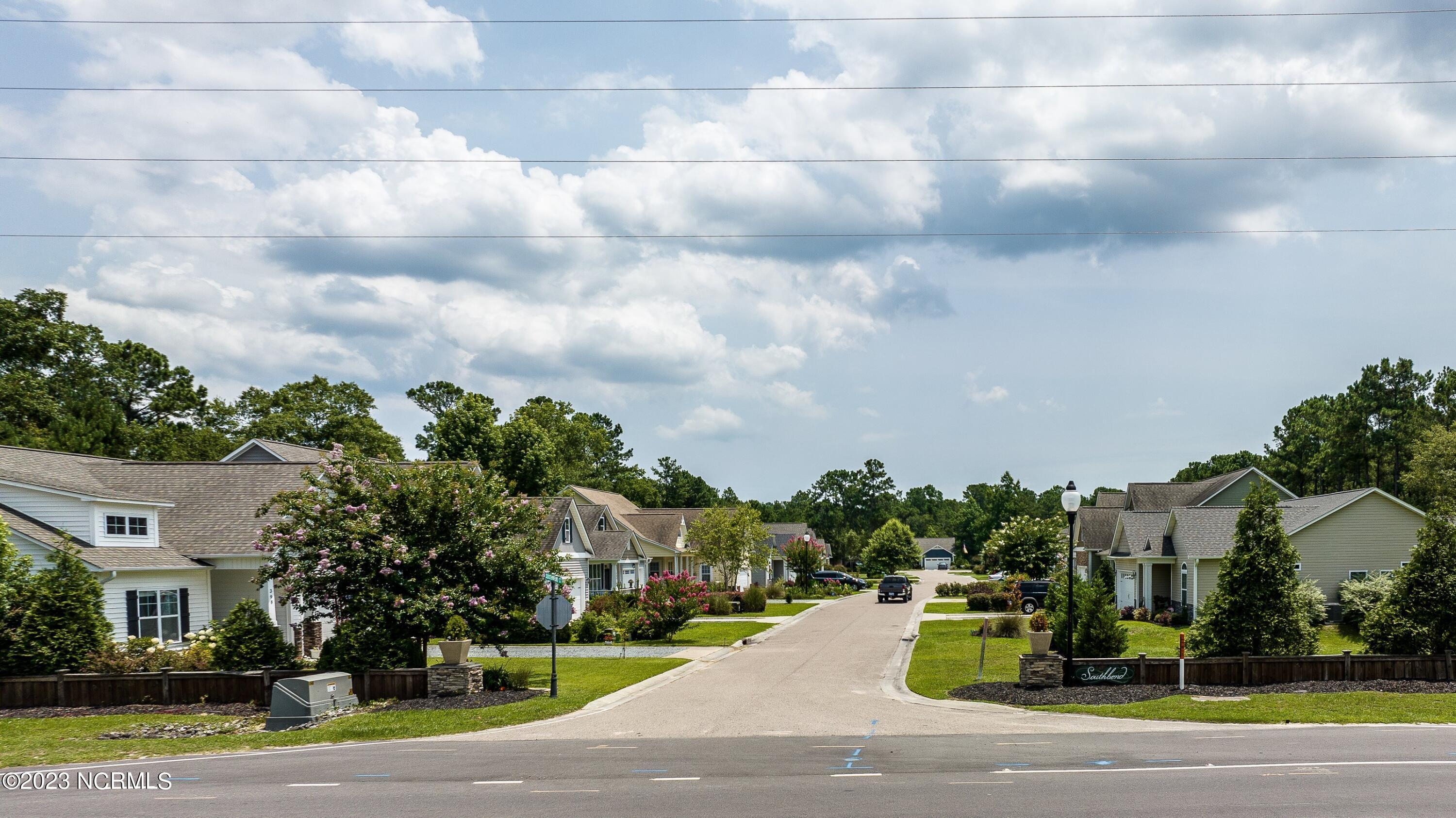 390 Southbend Court NE