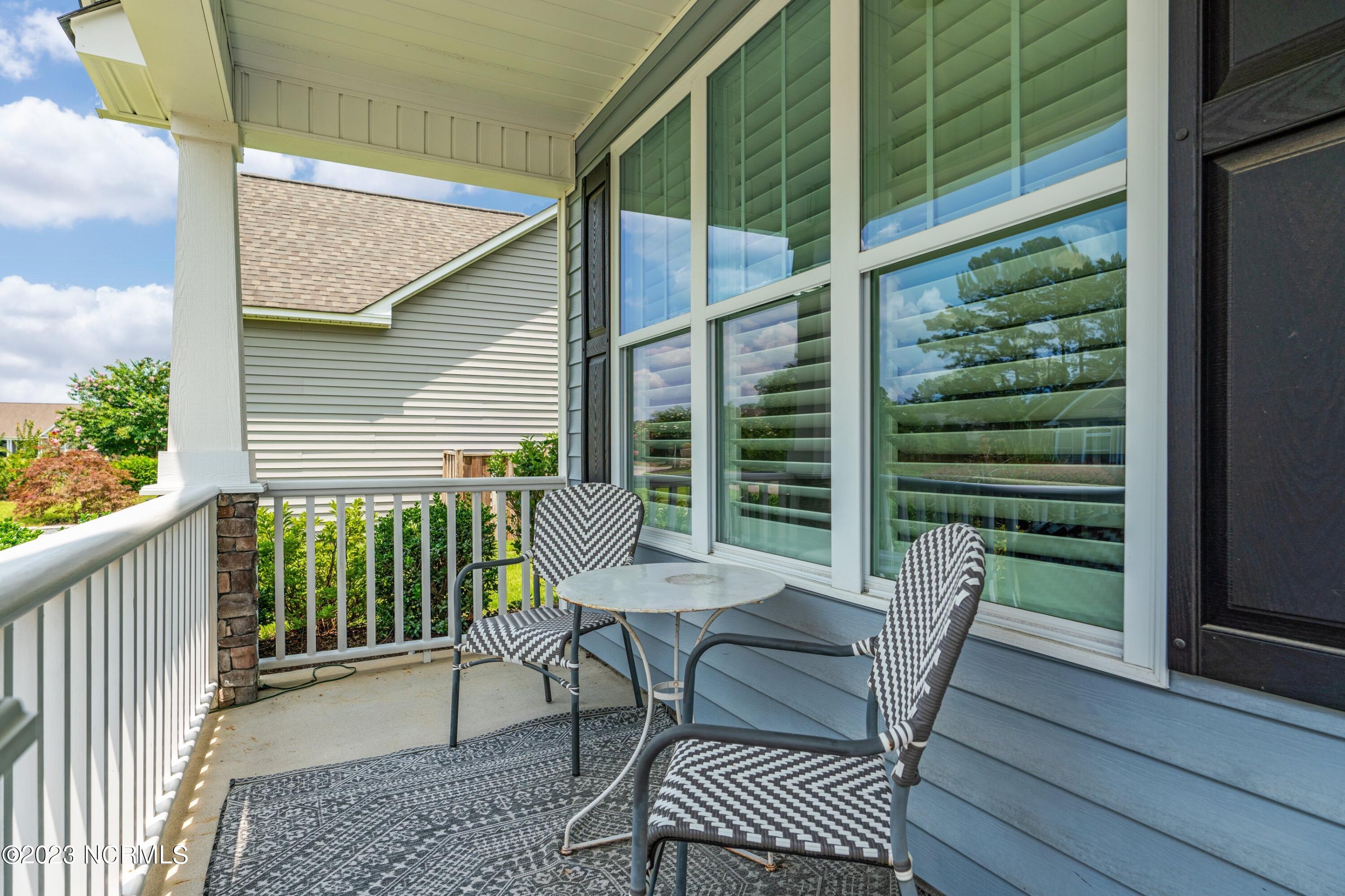 390 Southbend Court NE