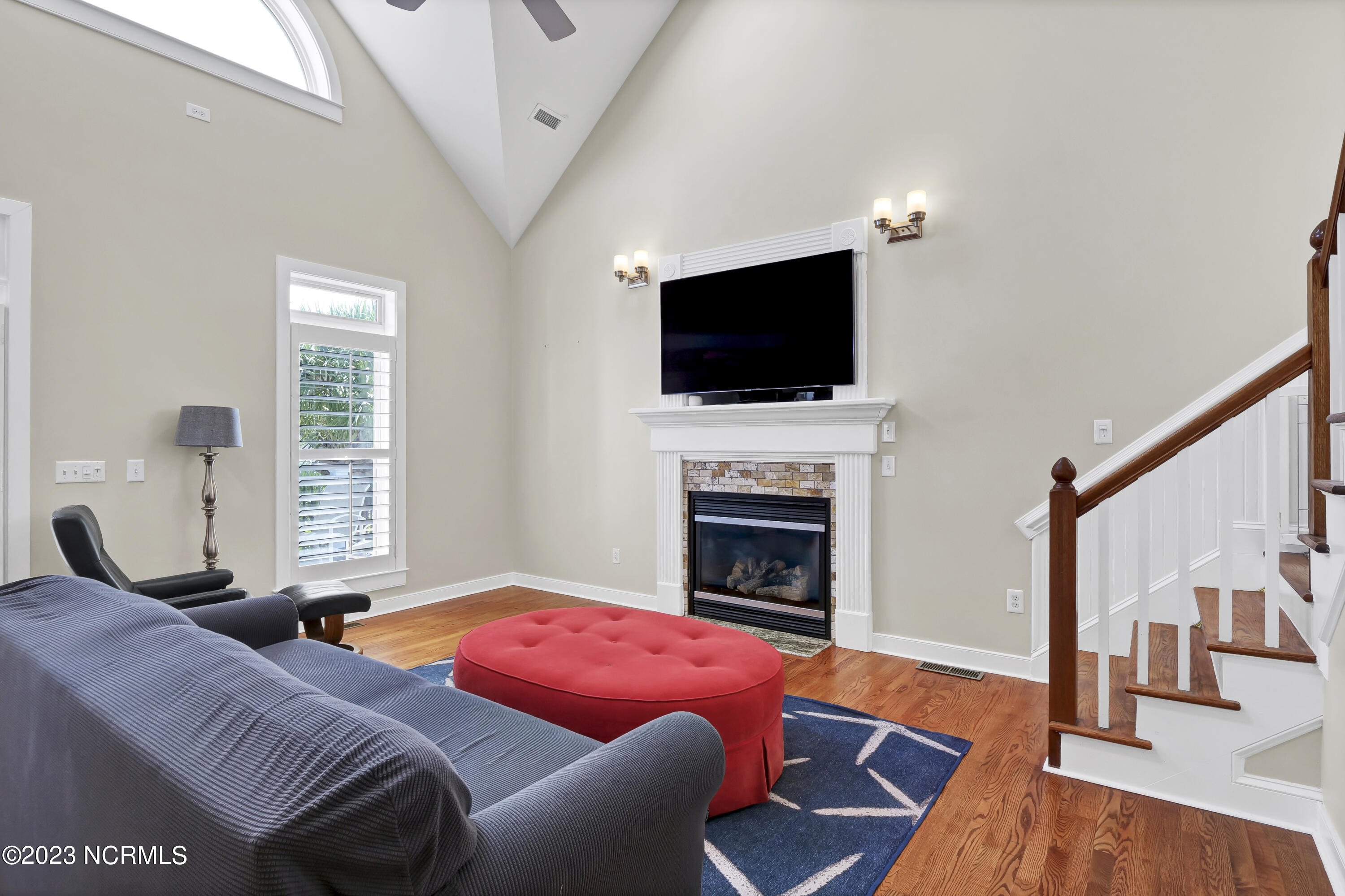 208 Peninsula Drive