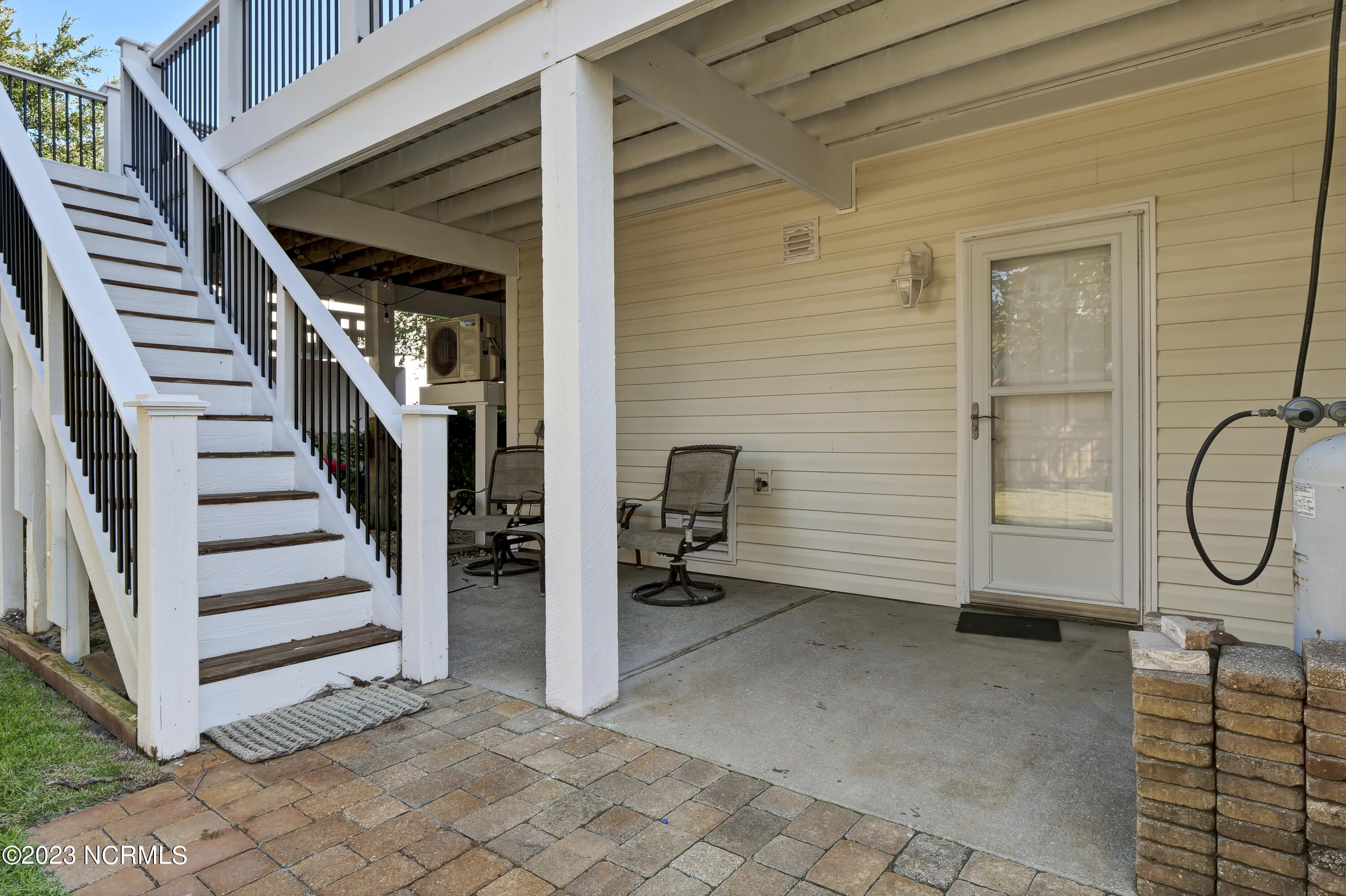 208 Peninsula Drive