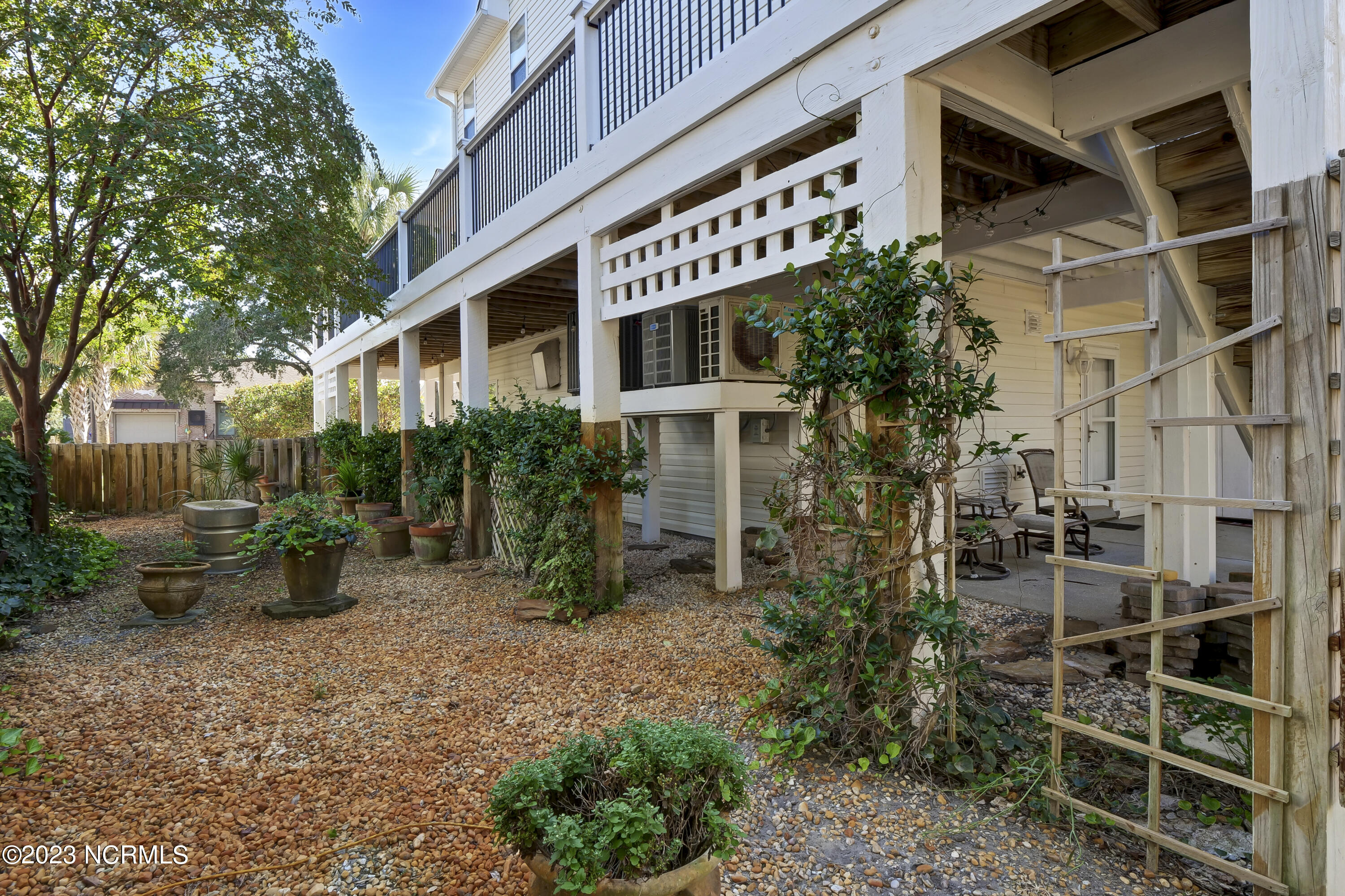 208 Peninsula Drive