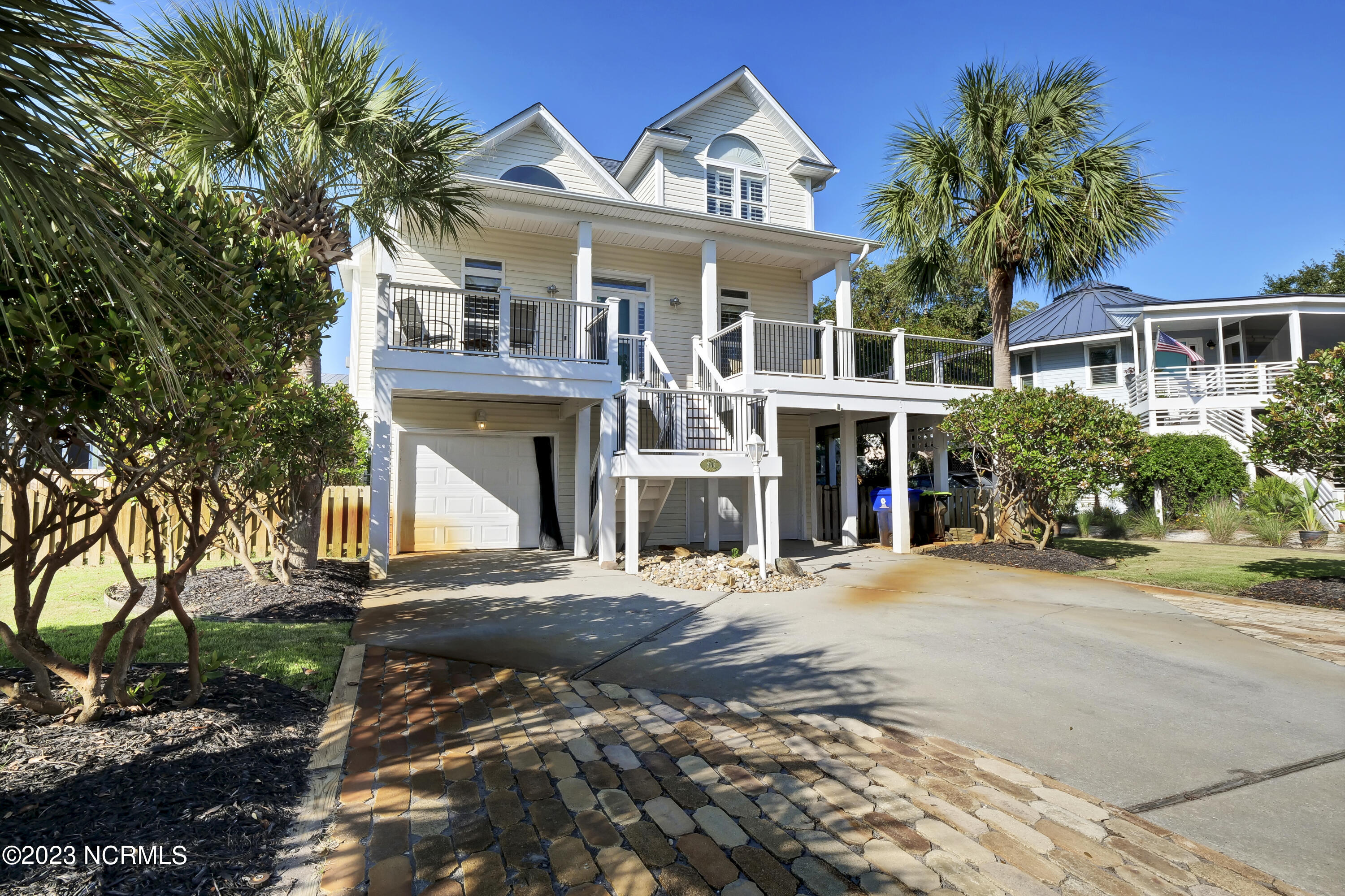 208 Peninsula Drive
