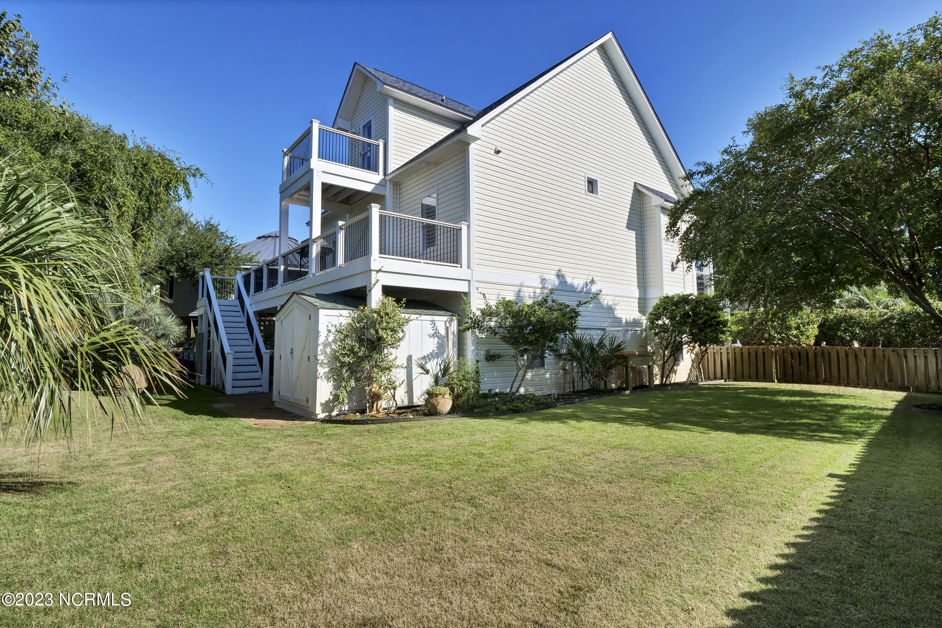 208 Peninsula Drive