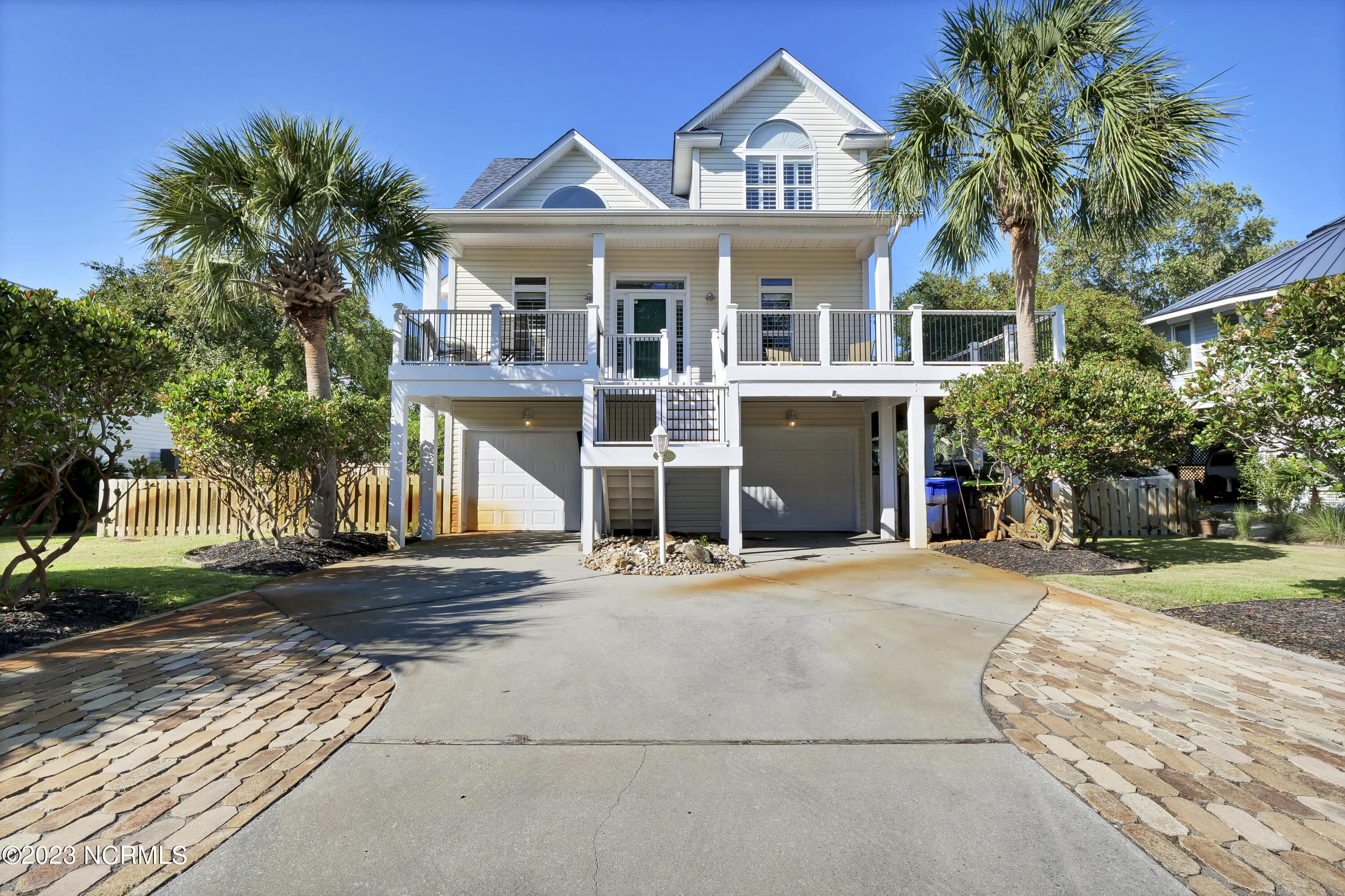 208 Peninsula Drive
