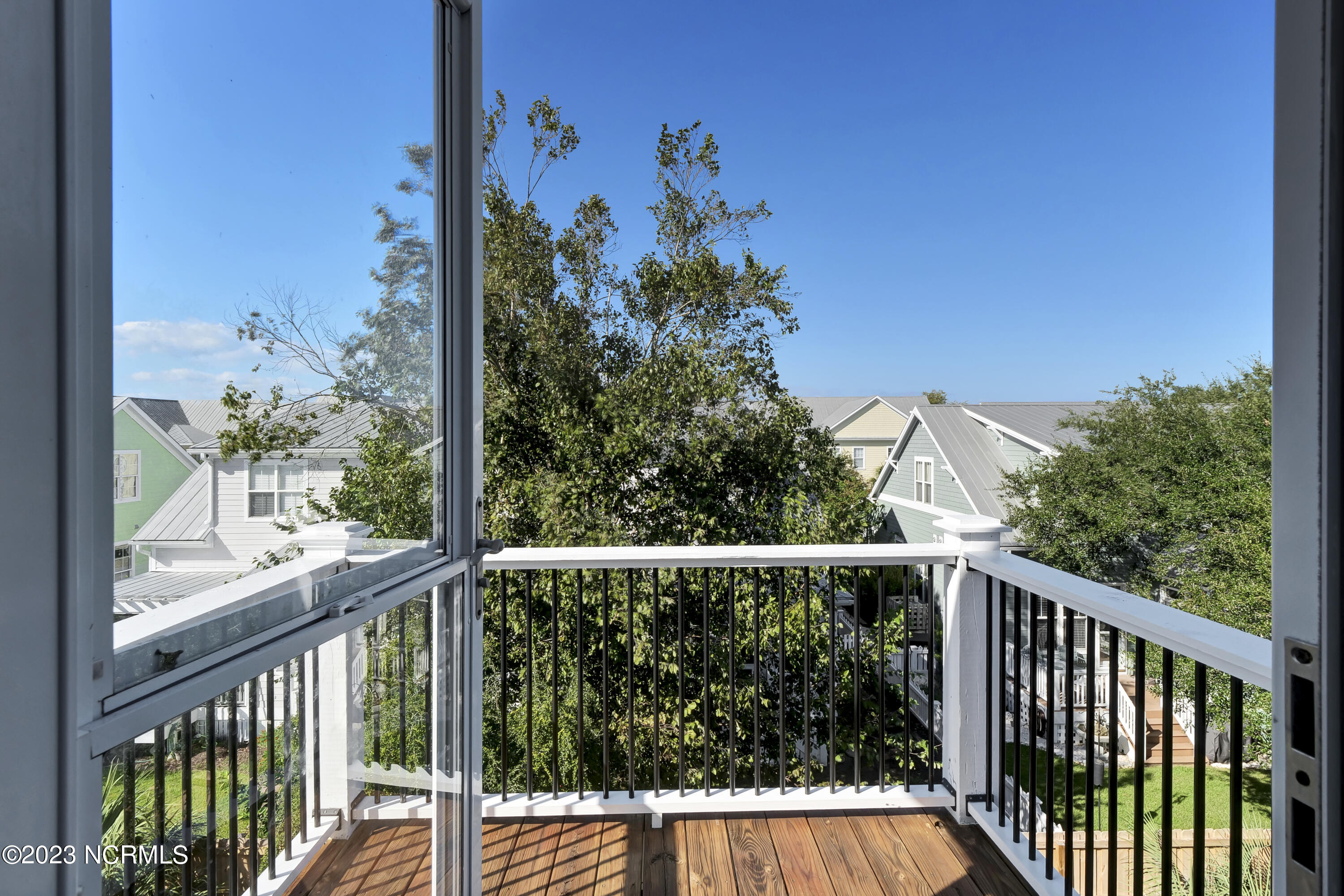 208 Peninsula Drive