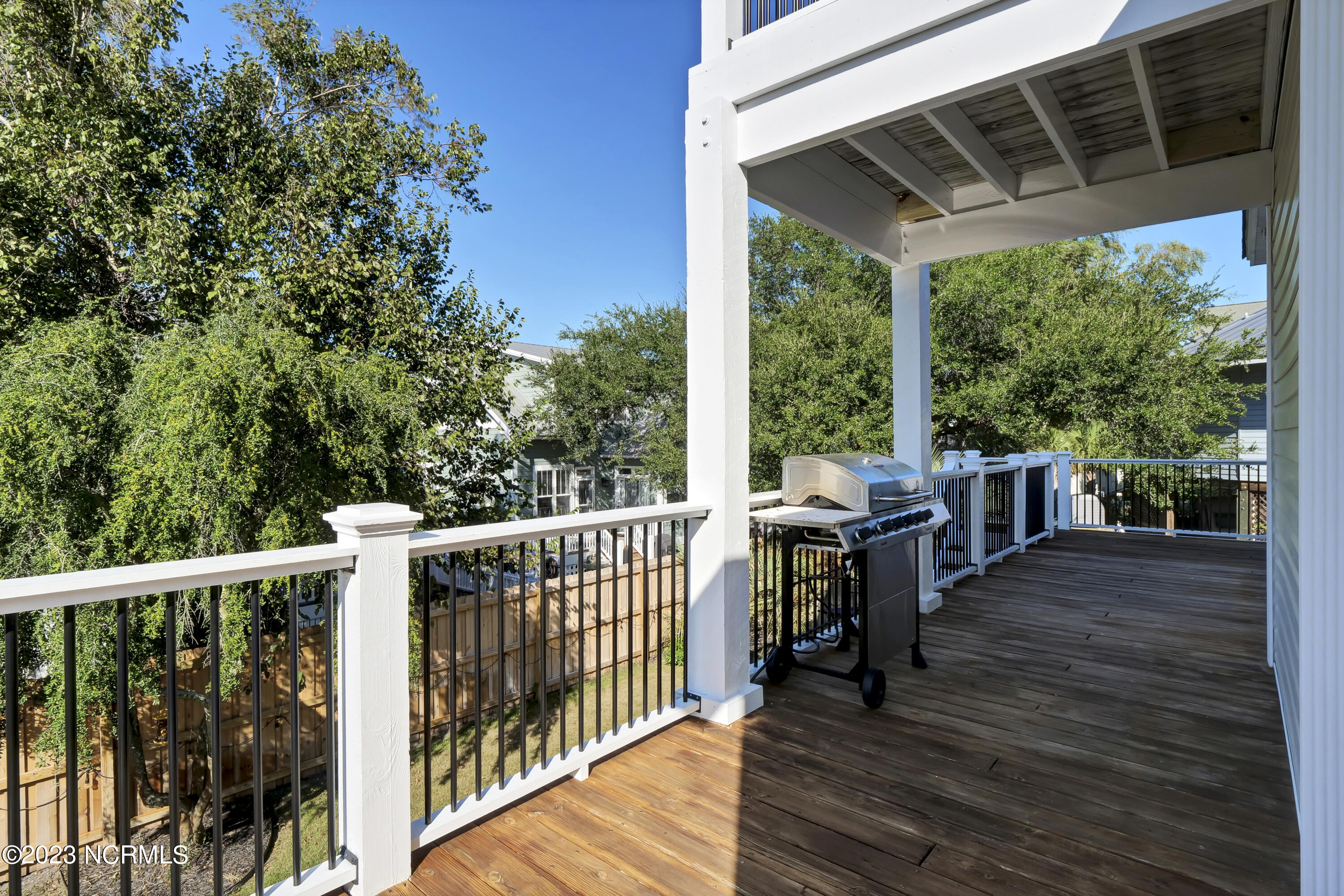 208 Peninsula Drive
