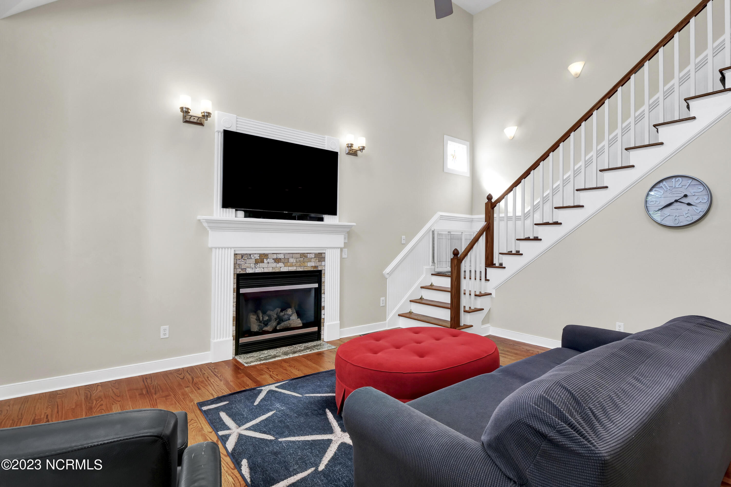 208 Peninsula Drive