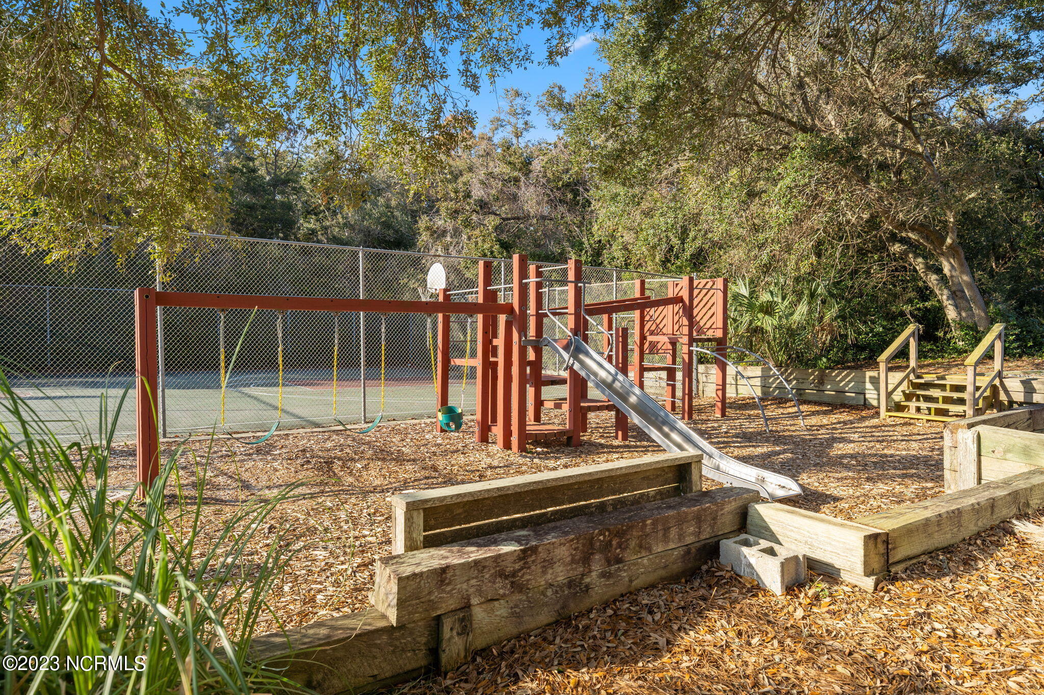 505 Pelican Court, 505