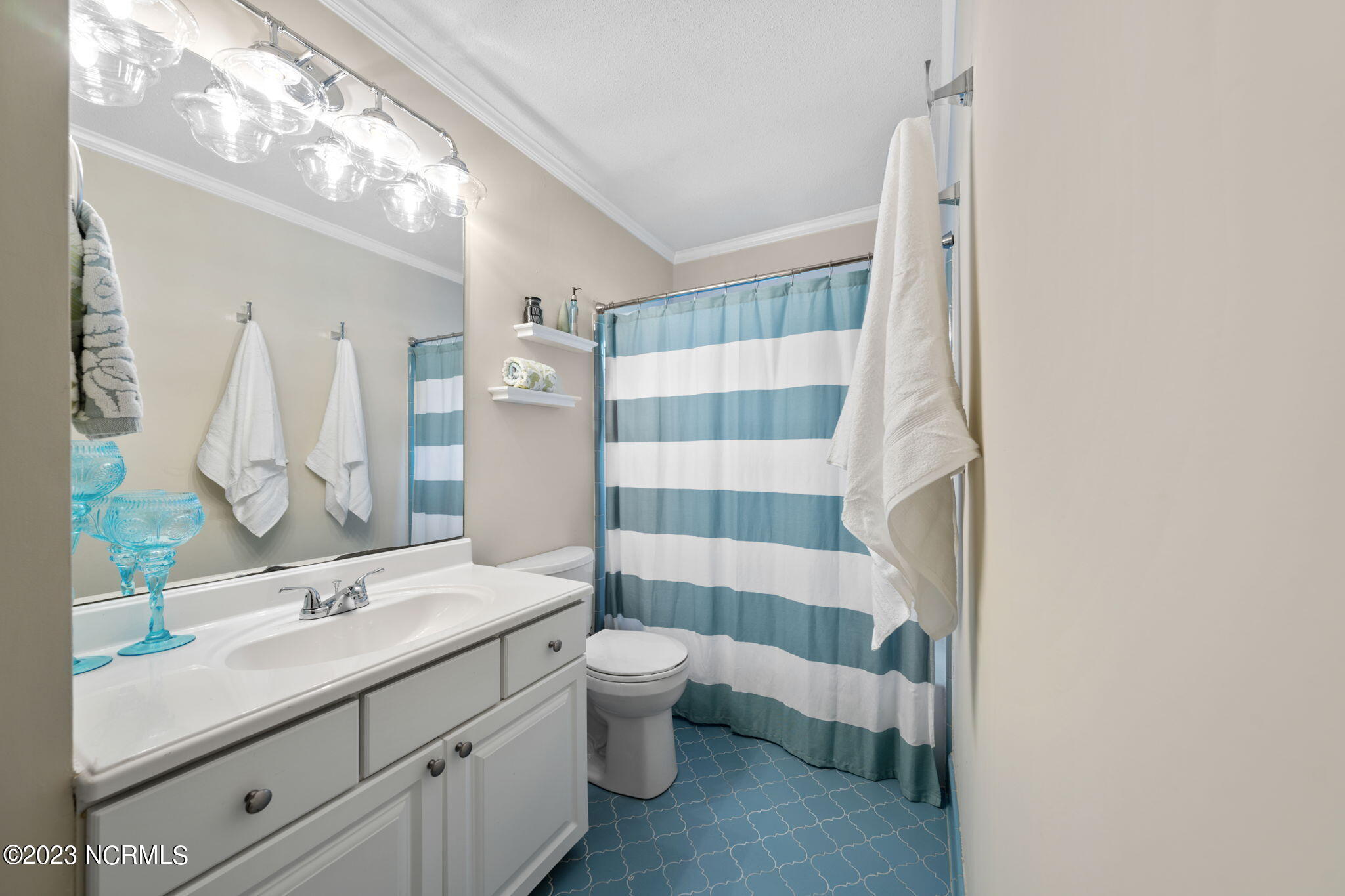 17 Pelican Point Road