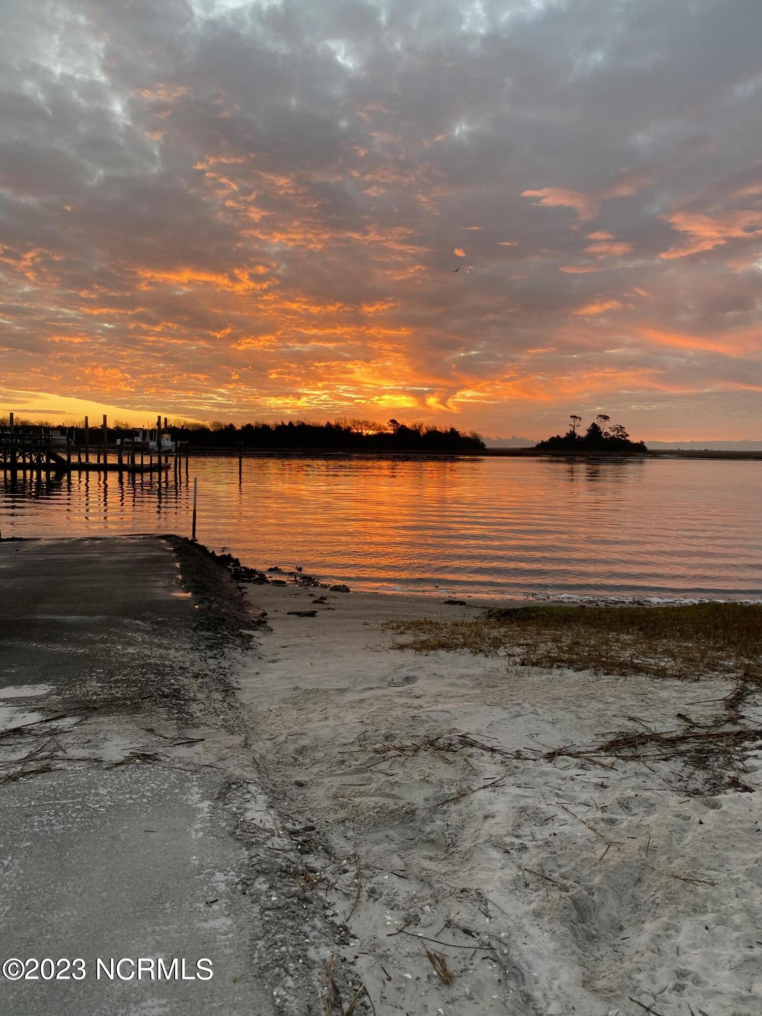 17 Pelican Point Road