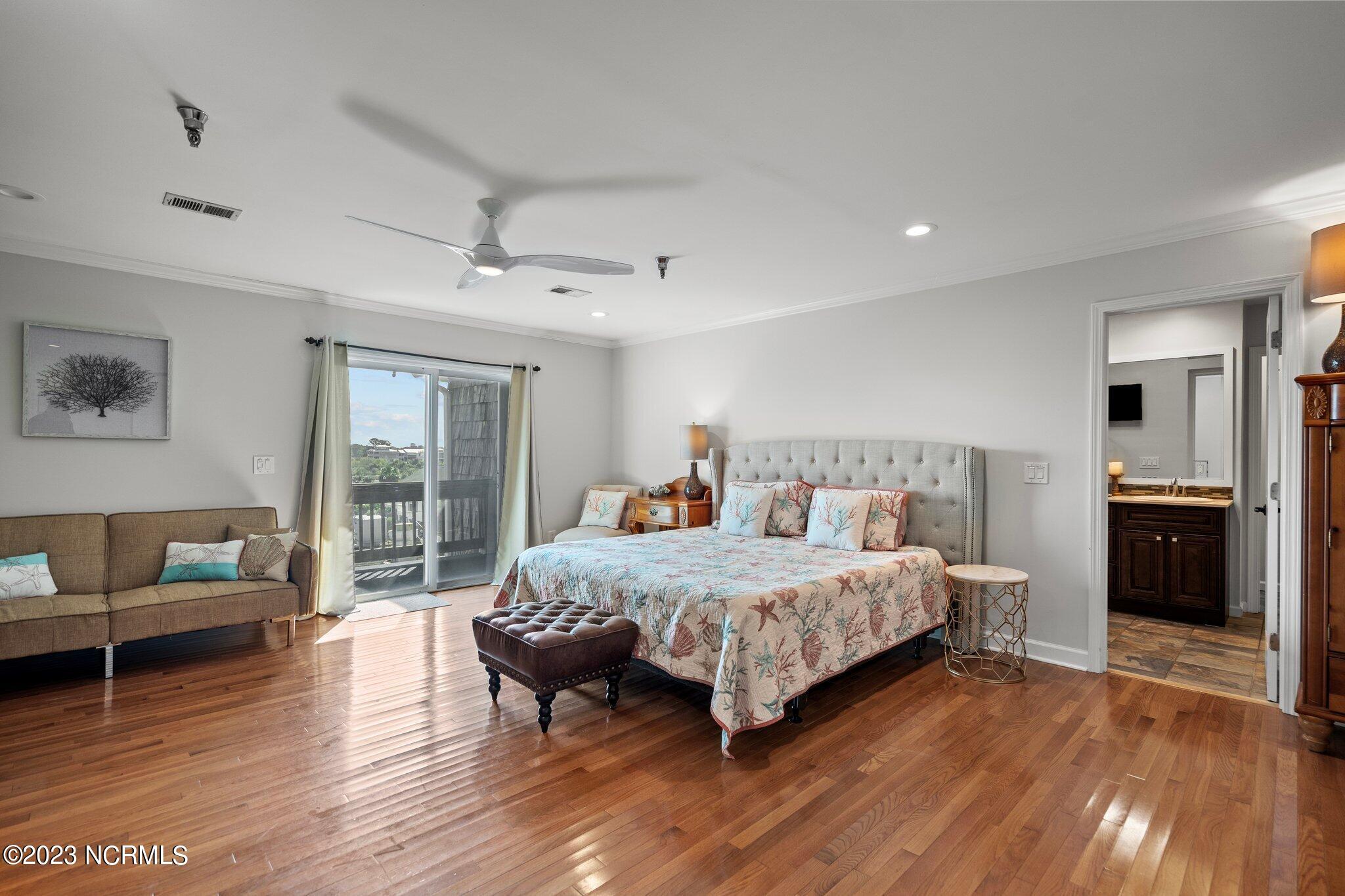 306 S Lake Park Boulevard, Unit 302