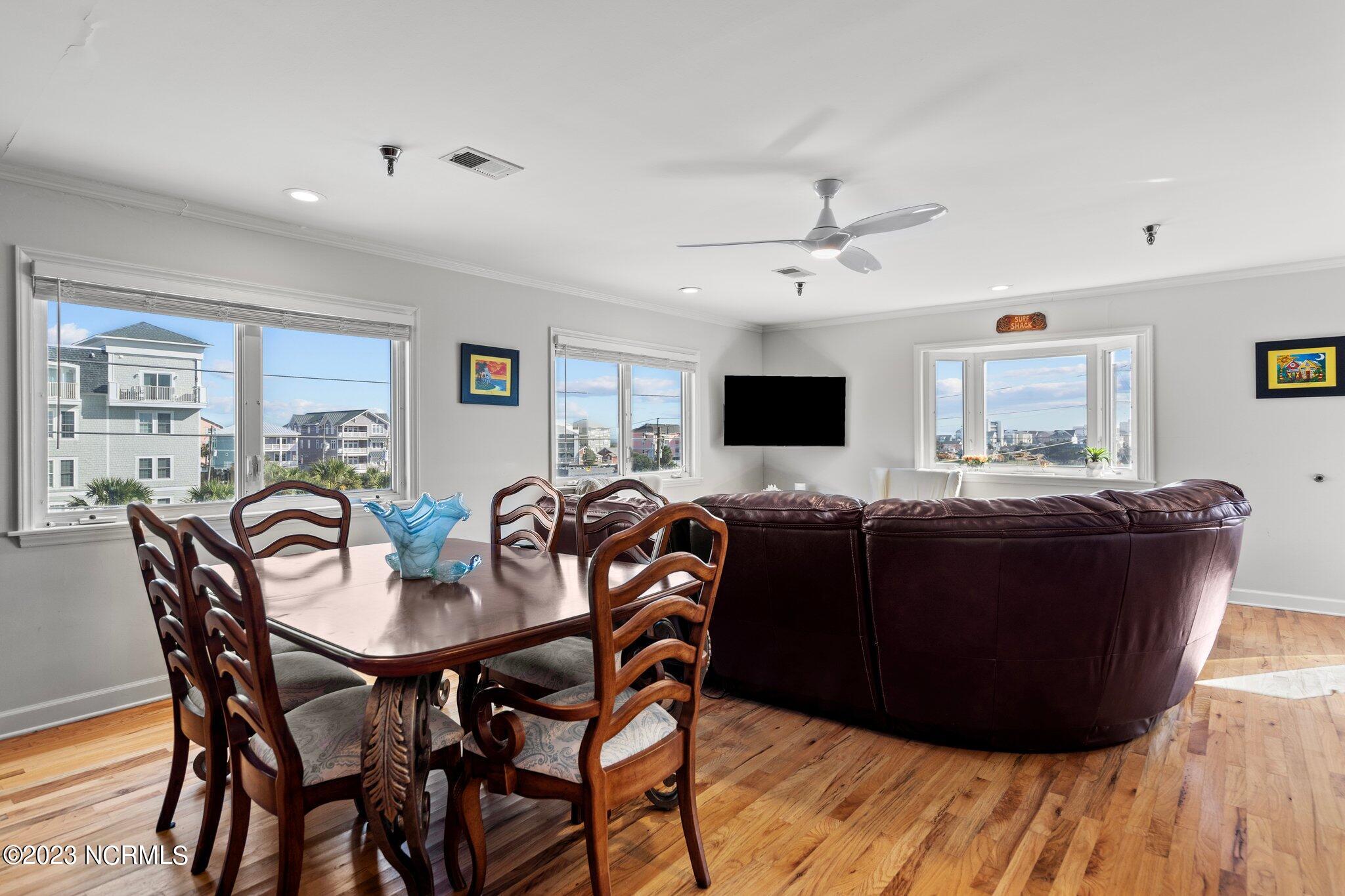 306 S Lake Park Boulevard, Unit 302