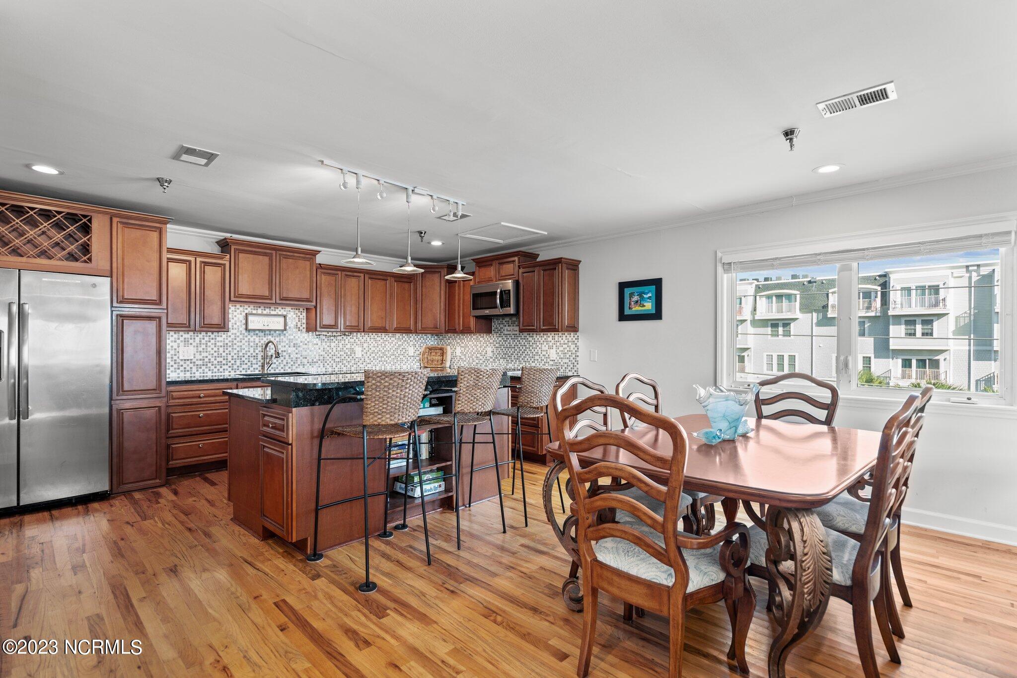 306 S Lake Park Boulevard, Unit 302