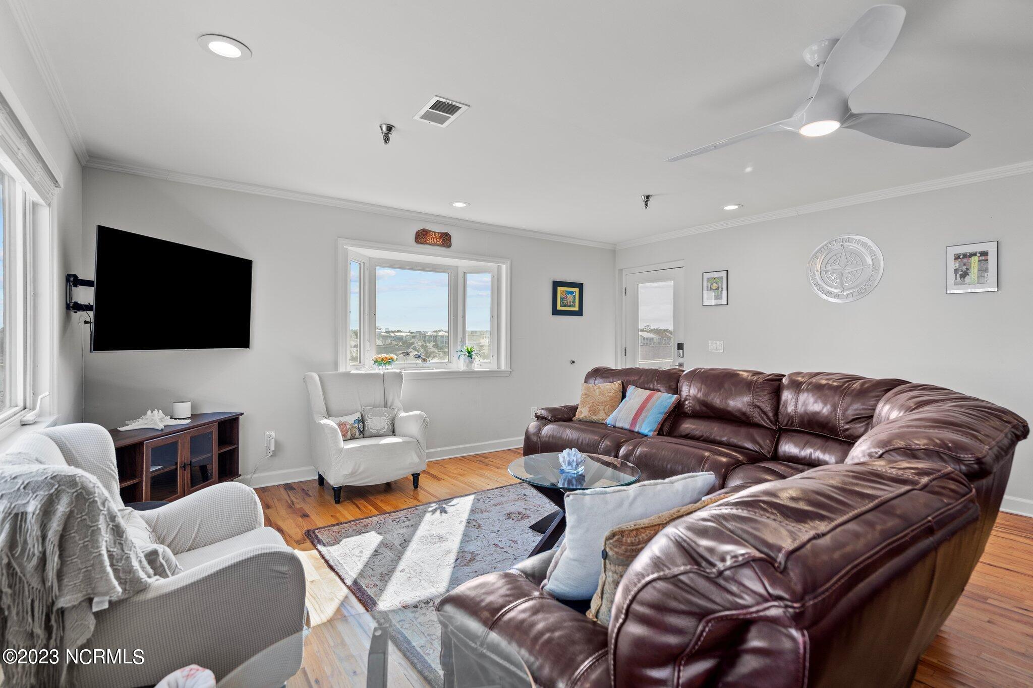 306 S Lake Park Boulevard, Unit 302