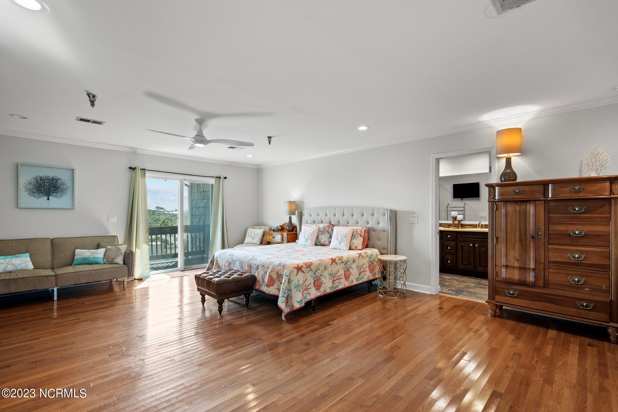 306 S Lake Park Boulevard, Unit 302