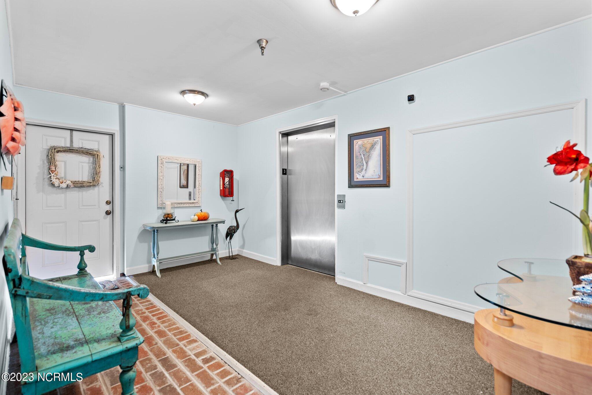 306 S Lake Park Boulevard, Unit 302