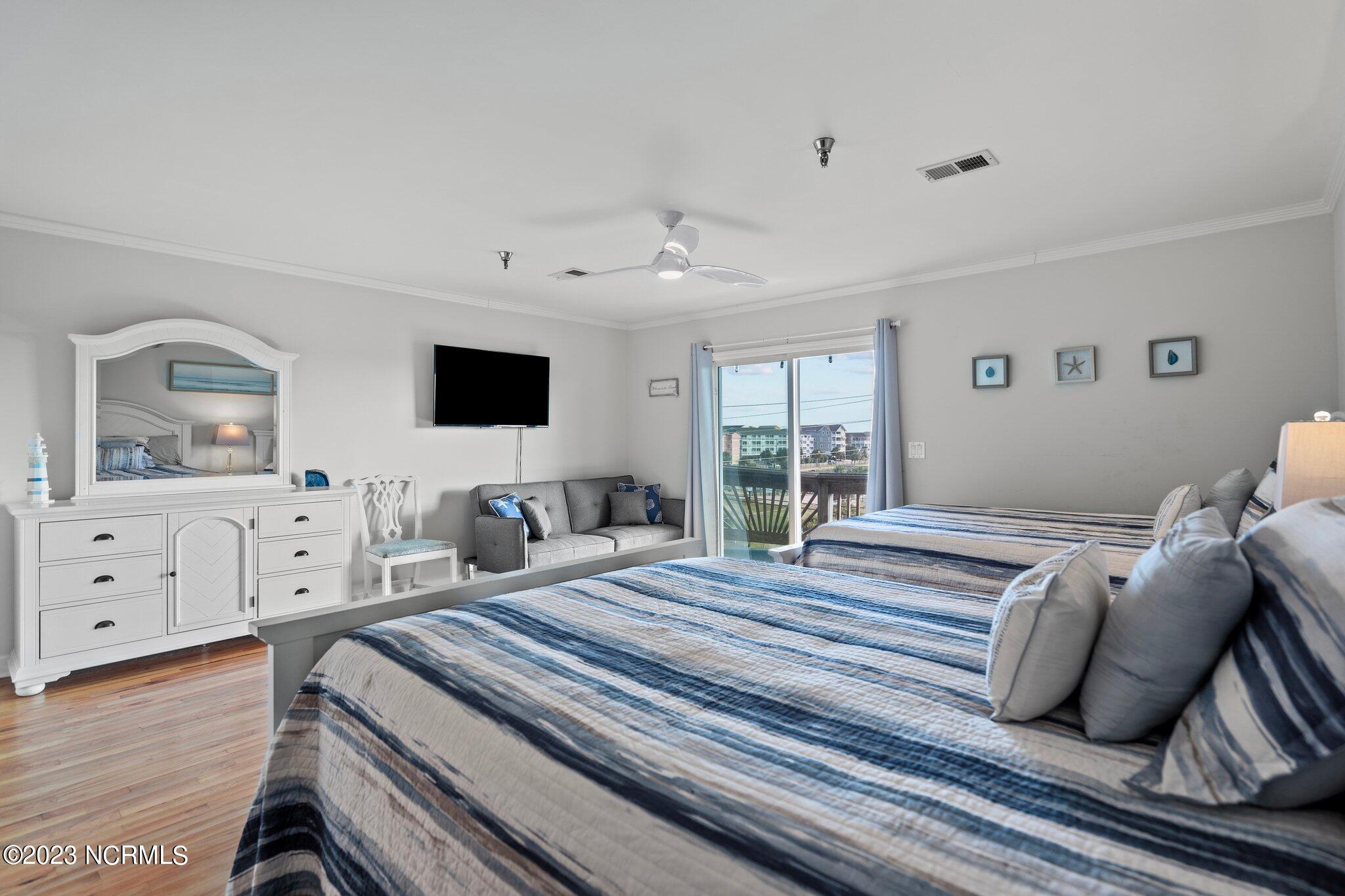 306 S Lake Park Boulevard, Unit 302