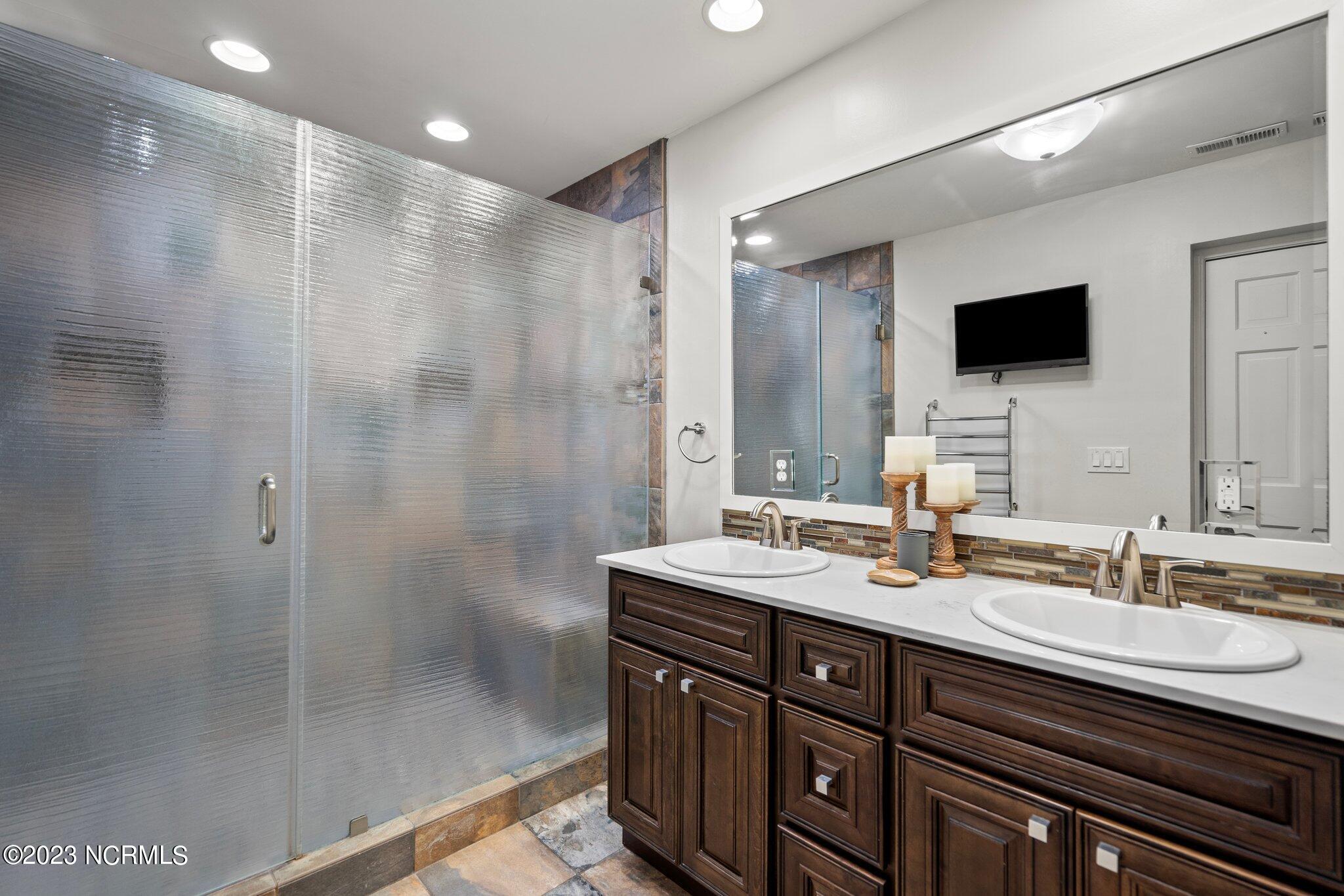 306 S Lake Park Boulevard, Unit 302