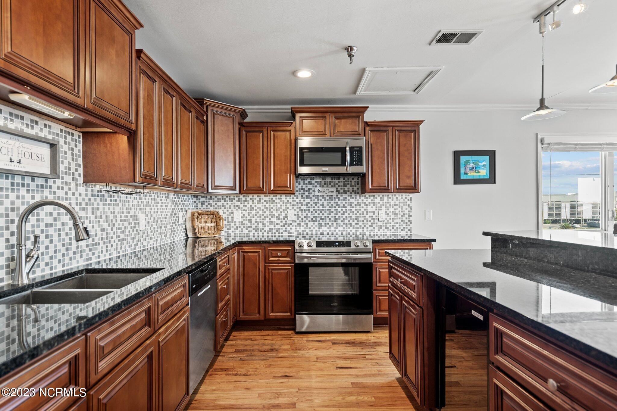 306 S Lake Park Boulevard, Unit 302