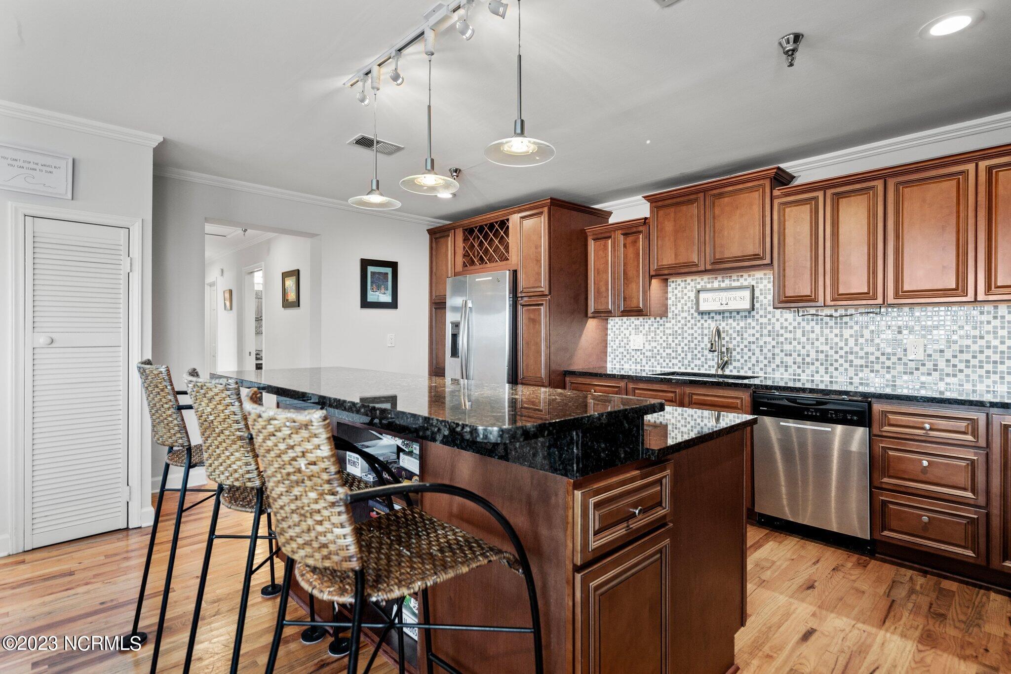 306 S Lake Park Boulevard, Unit 302