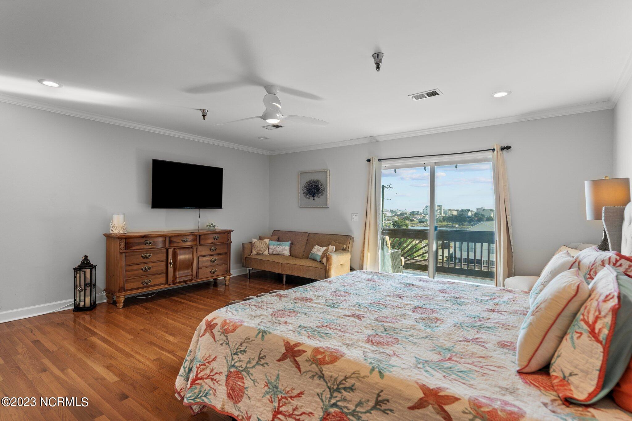 306 S Lake Park Boulevard, Unit 302