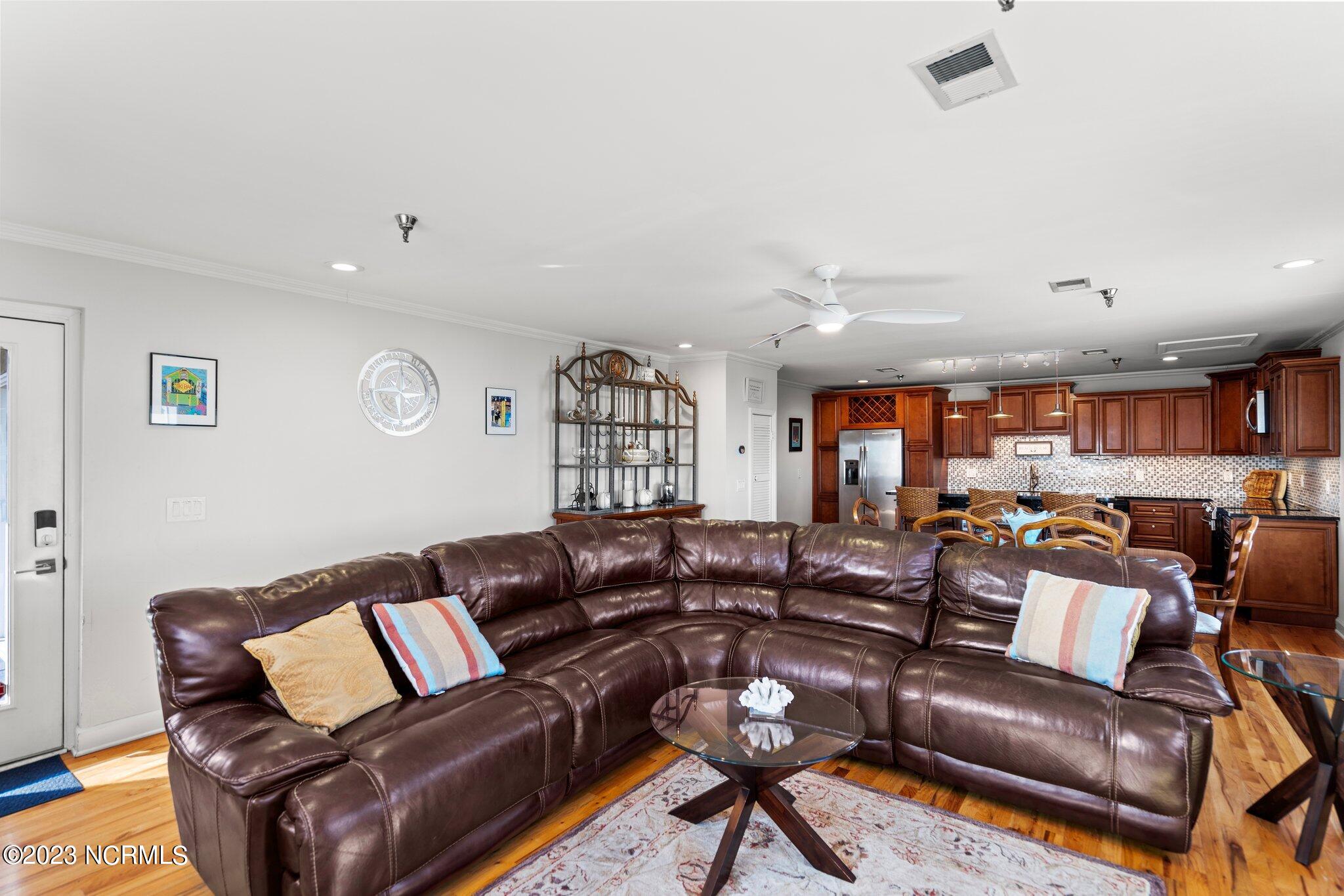 306 S Lake Park Boulevard, Unit 302