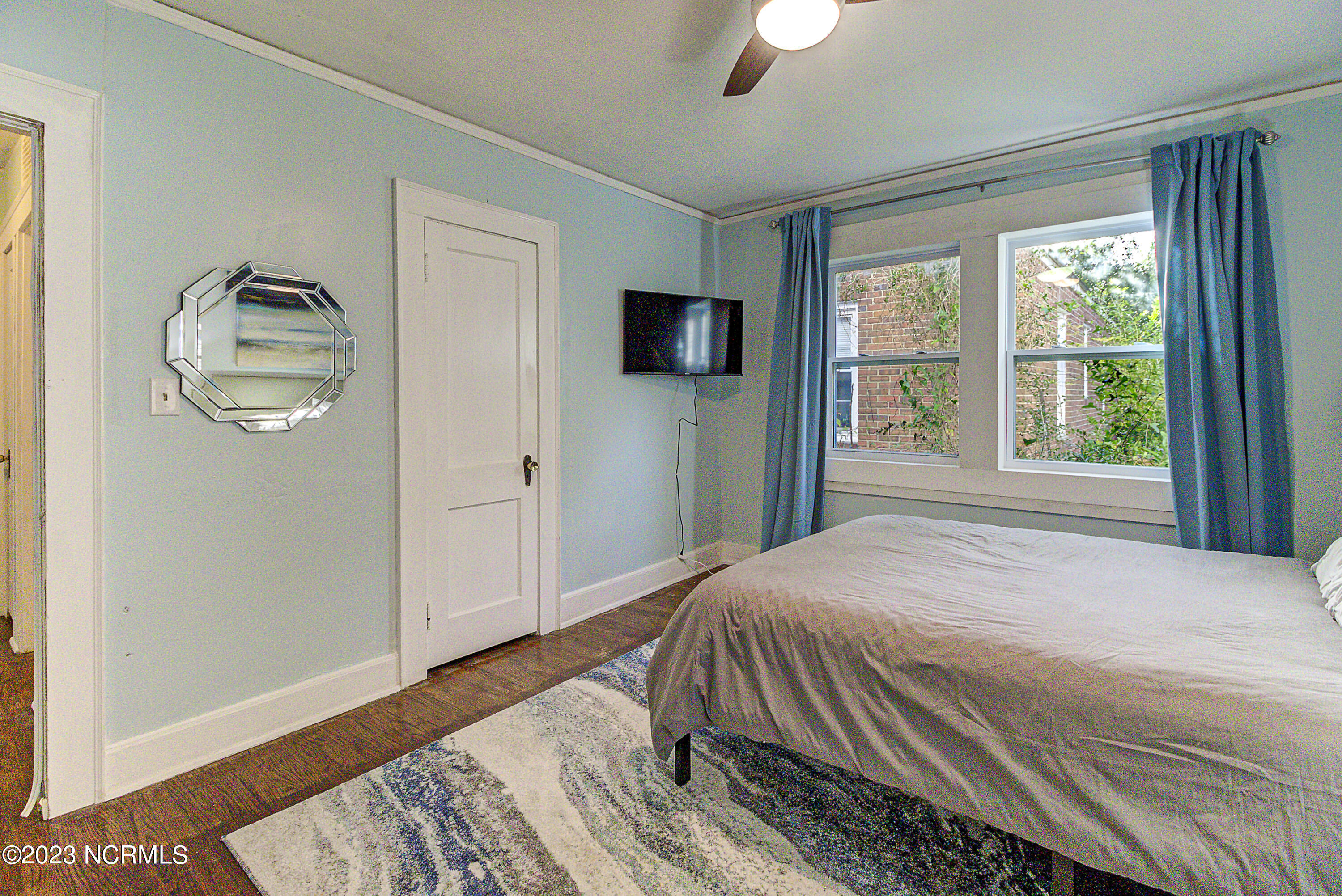 221 Northern Boulevard