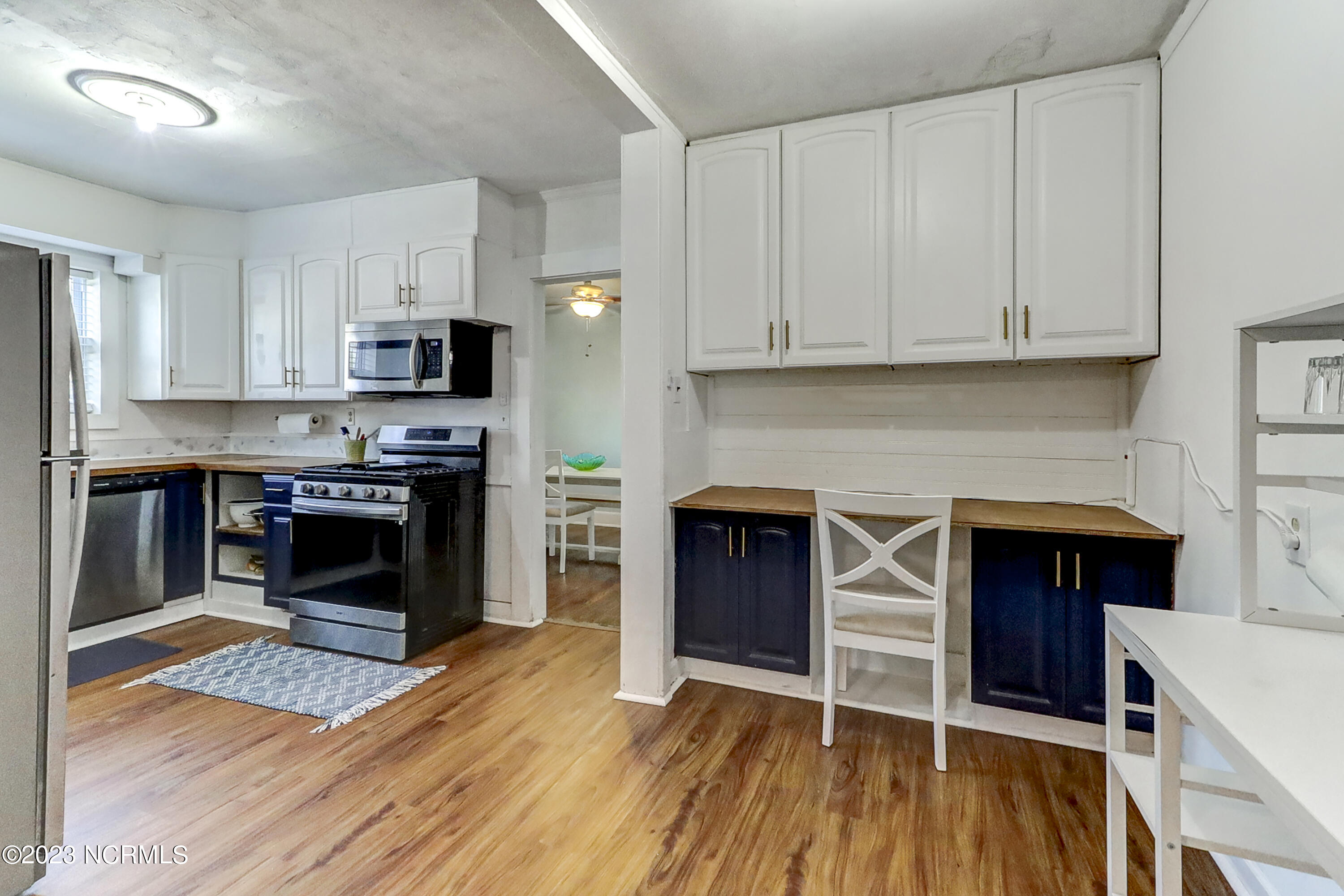 221 Northern Boulevard