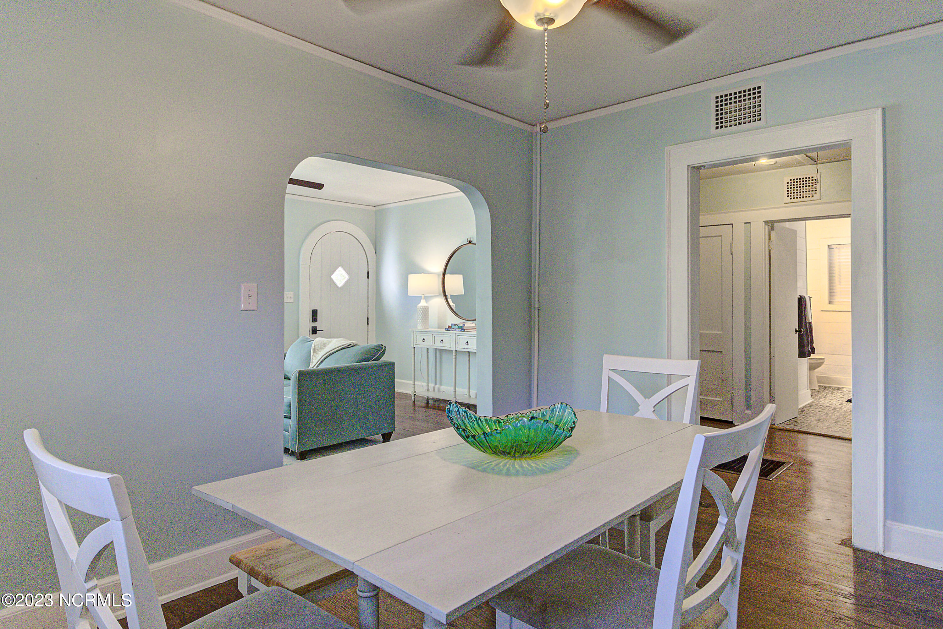 221 Northern Boulevard