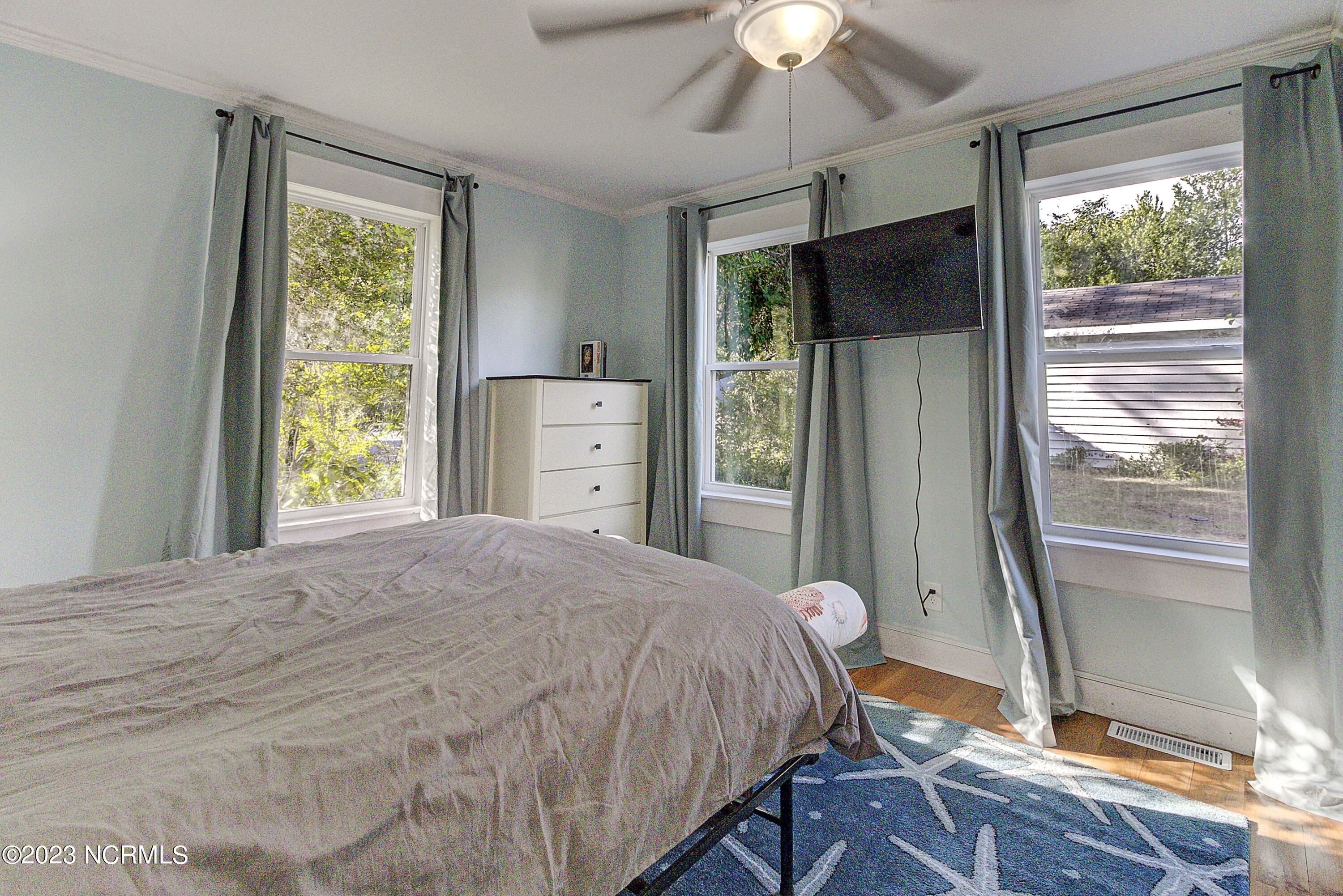 221 Northern Boulevard