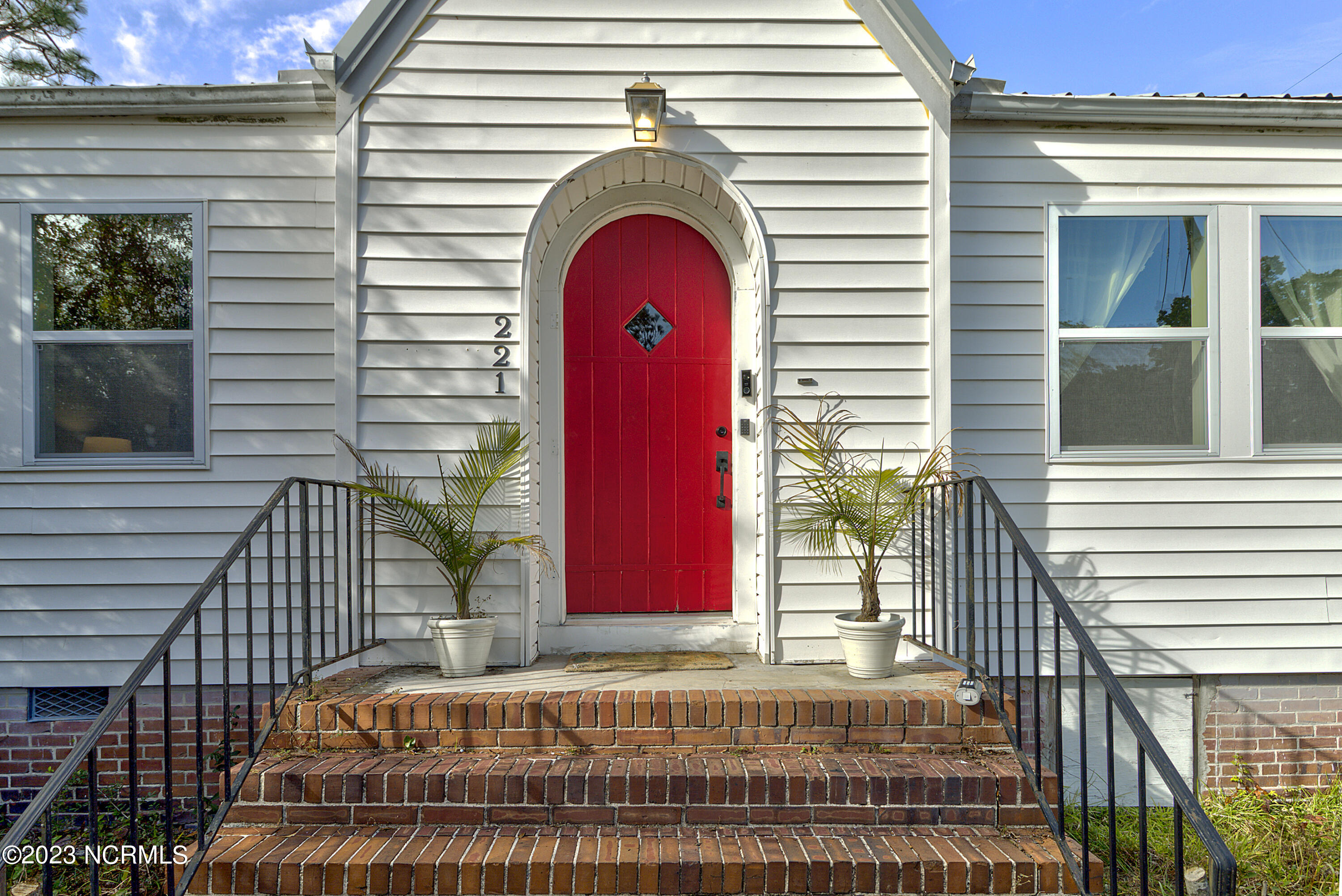 221 Northern Boulevard